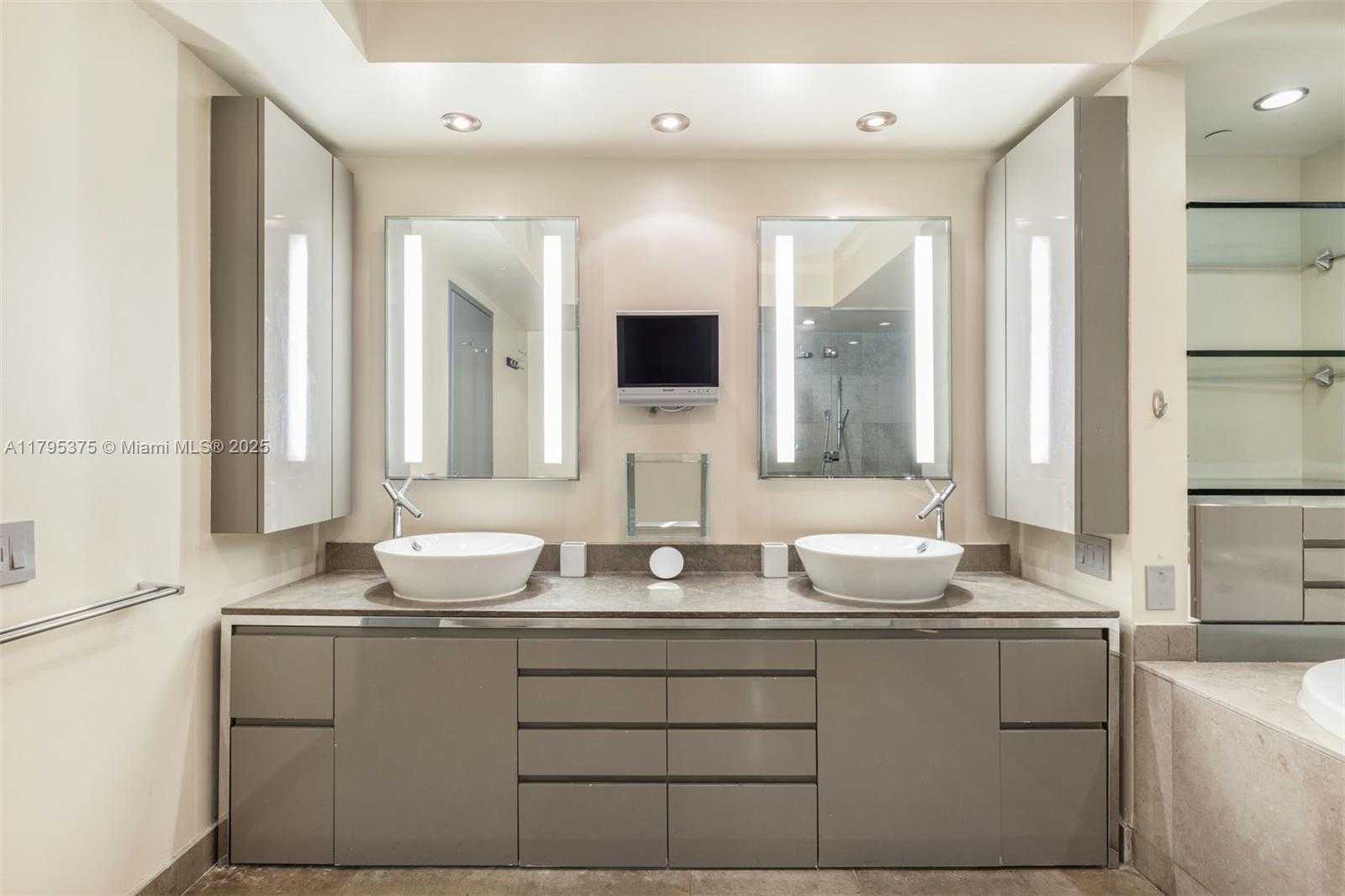 Small Image of 450 ALTON RD #2303, Miami Beach Number 10