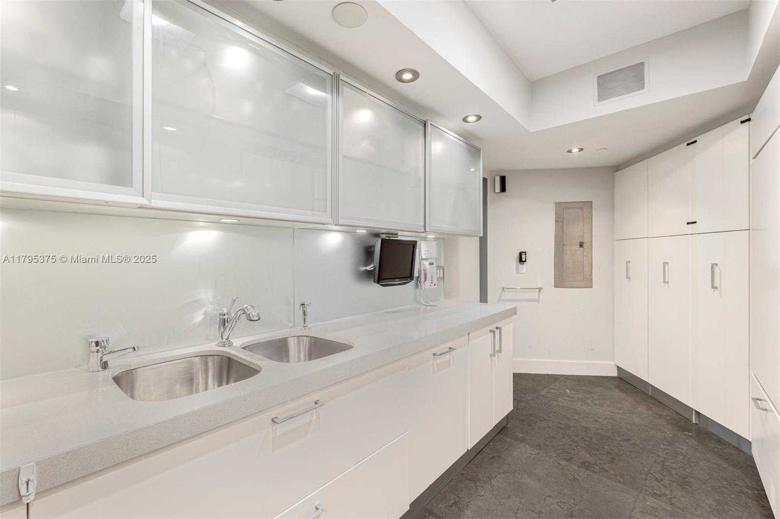 Small Image of 450 ALTON RD #2303, Miami Beach Number 23