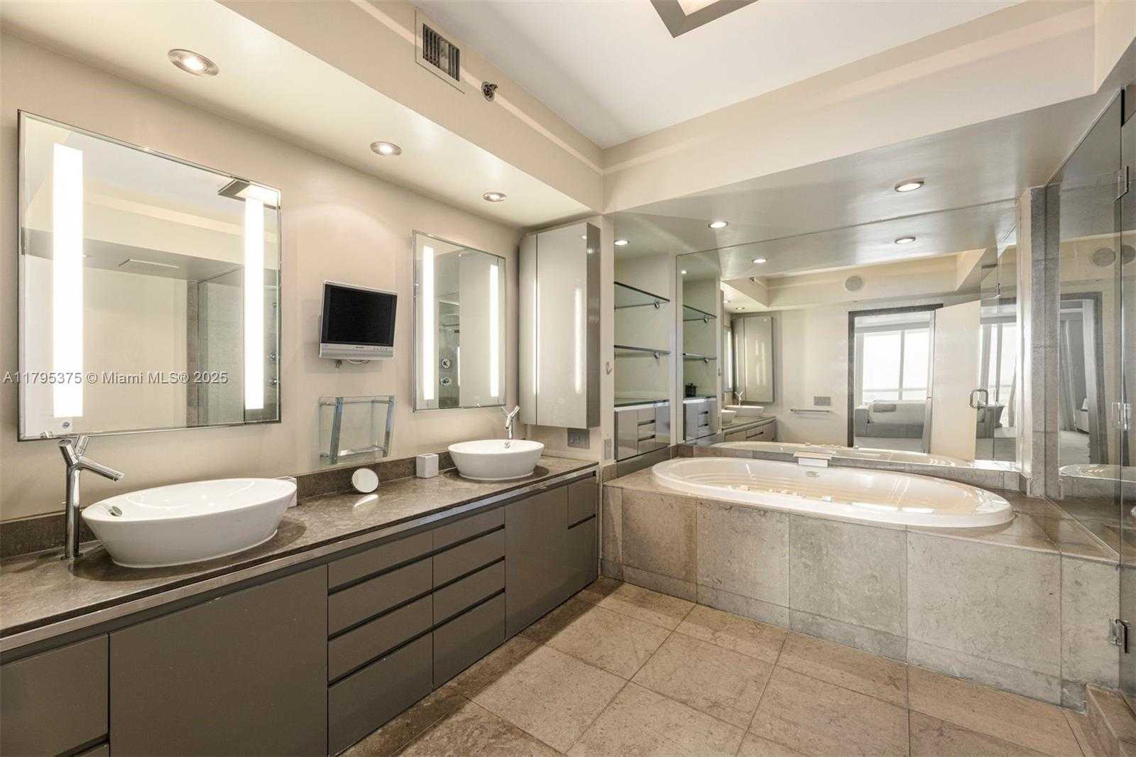 Small Image of 450 ALTON RD #2303, Miami Beach Number 9