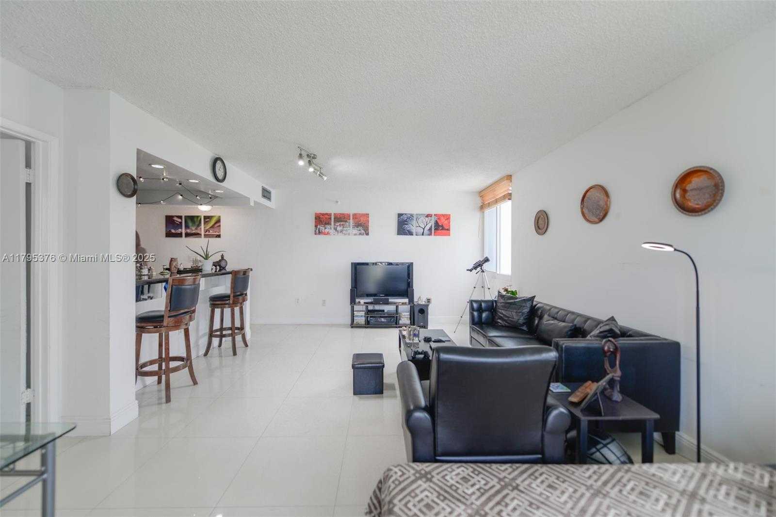 Small Image of 800 NORTH MIAMI AVE #E-809, Miami Number 3