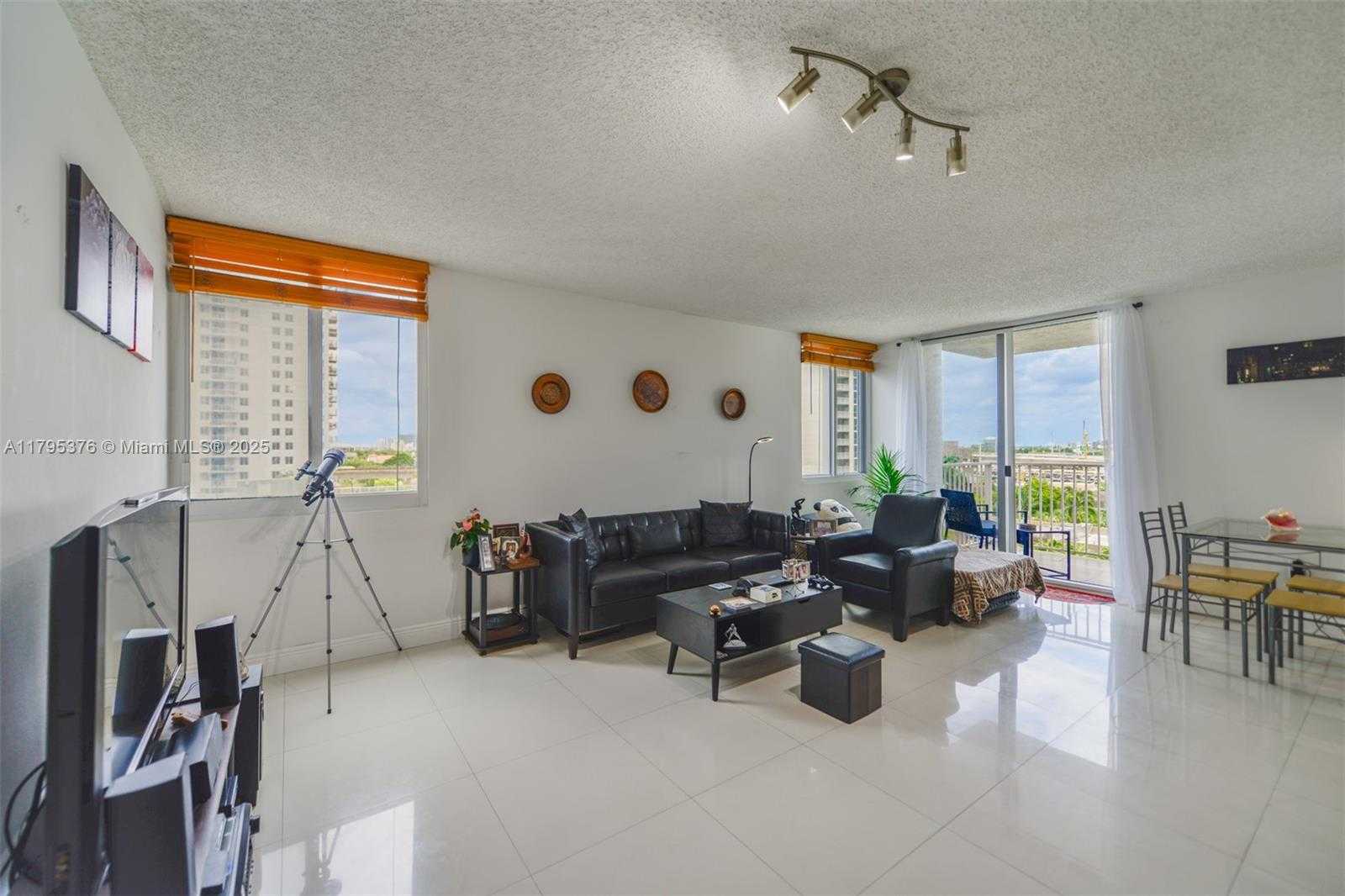 Small Image of 800 NORTH MIAMI AVE #E-809, Miami Number 4