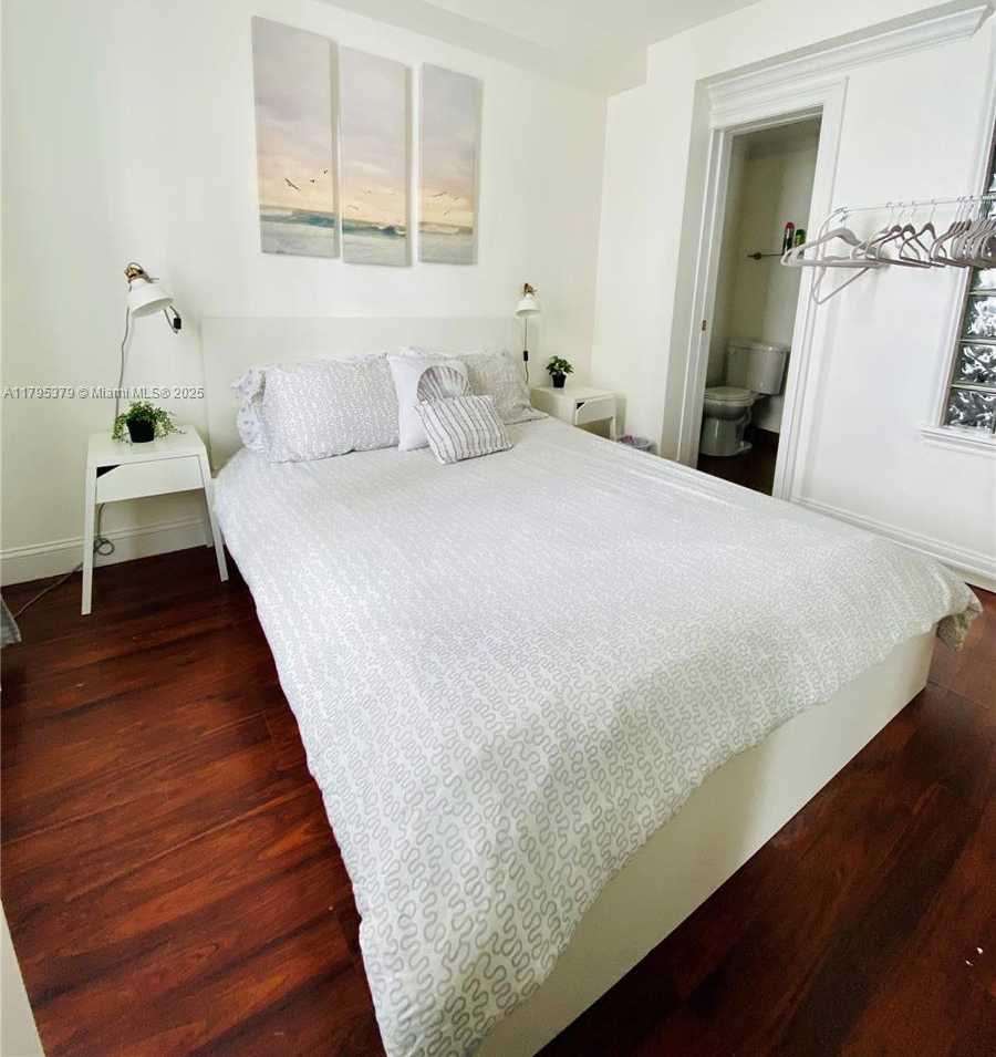 Small Image of 335 OCEAN DR #228, Miami Beach Number 2