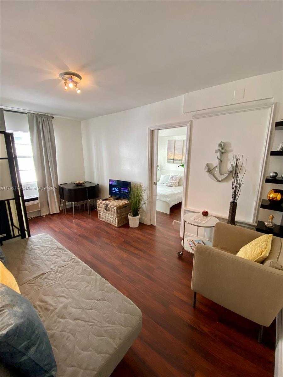Small Image of 335 OCEAN DR #228, Miami Beach Number 3