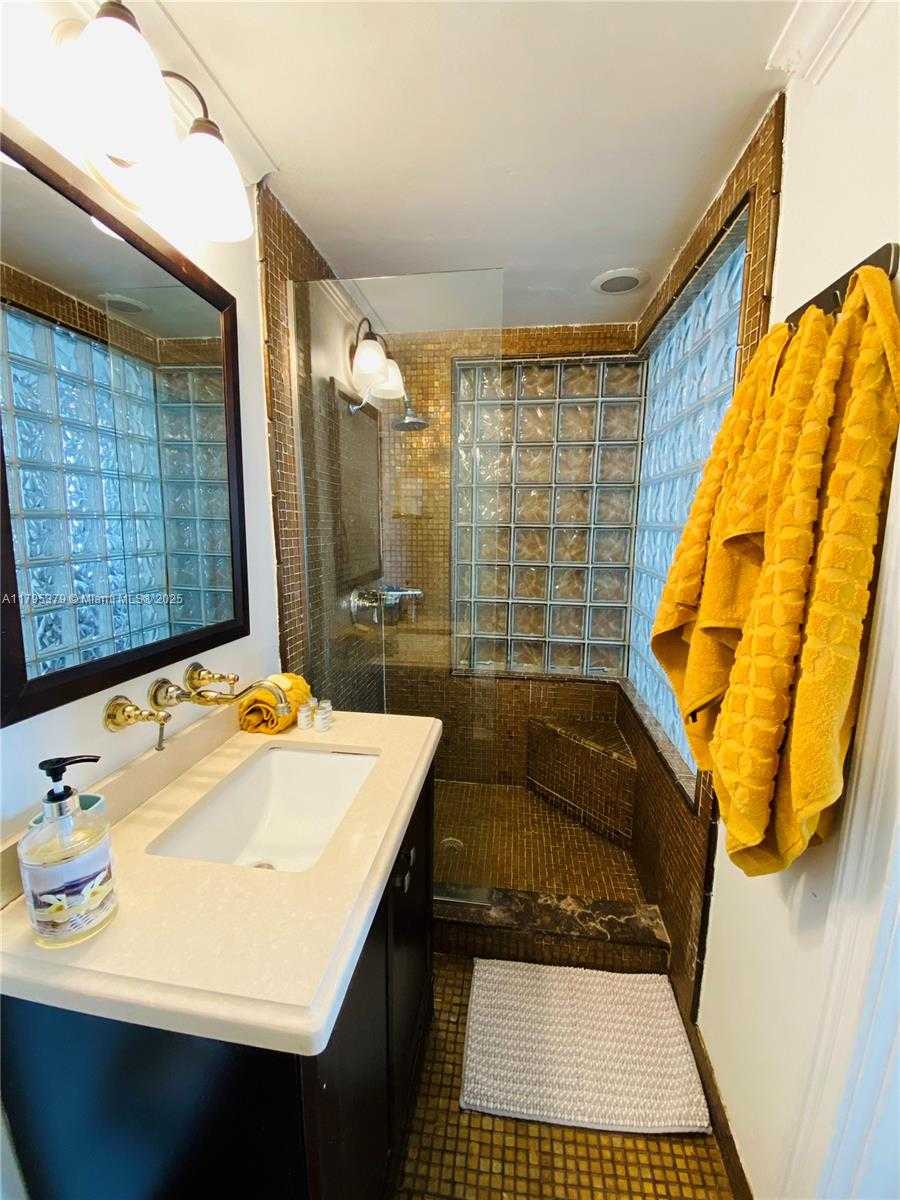 Small Image of 335 OCEAN DR #228, Miami Beach Number 4