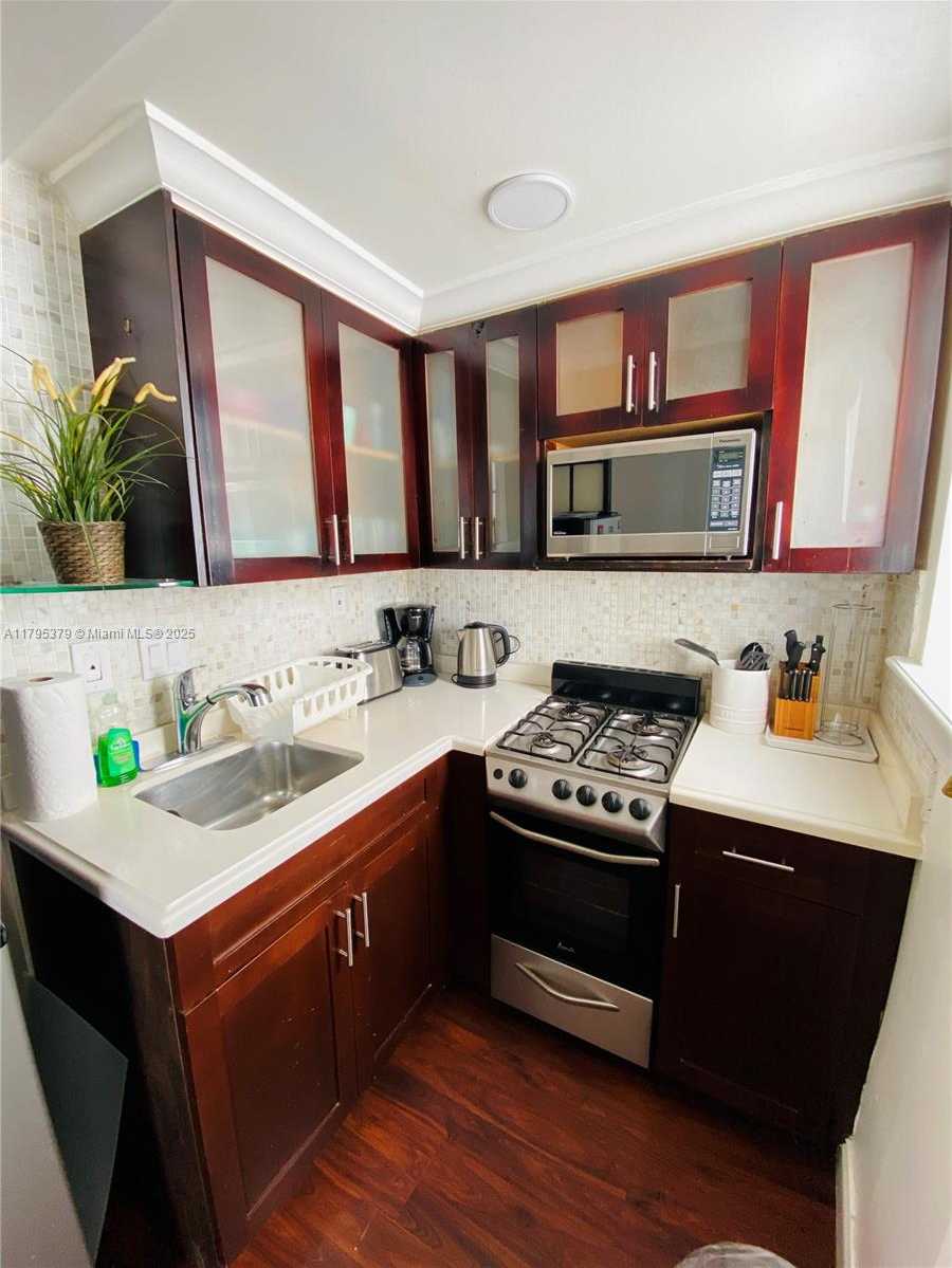 Small Image of 335 OCEAN DR #228, Miami Beach Number 5