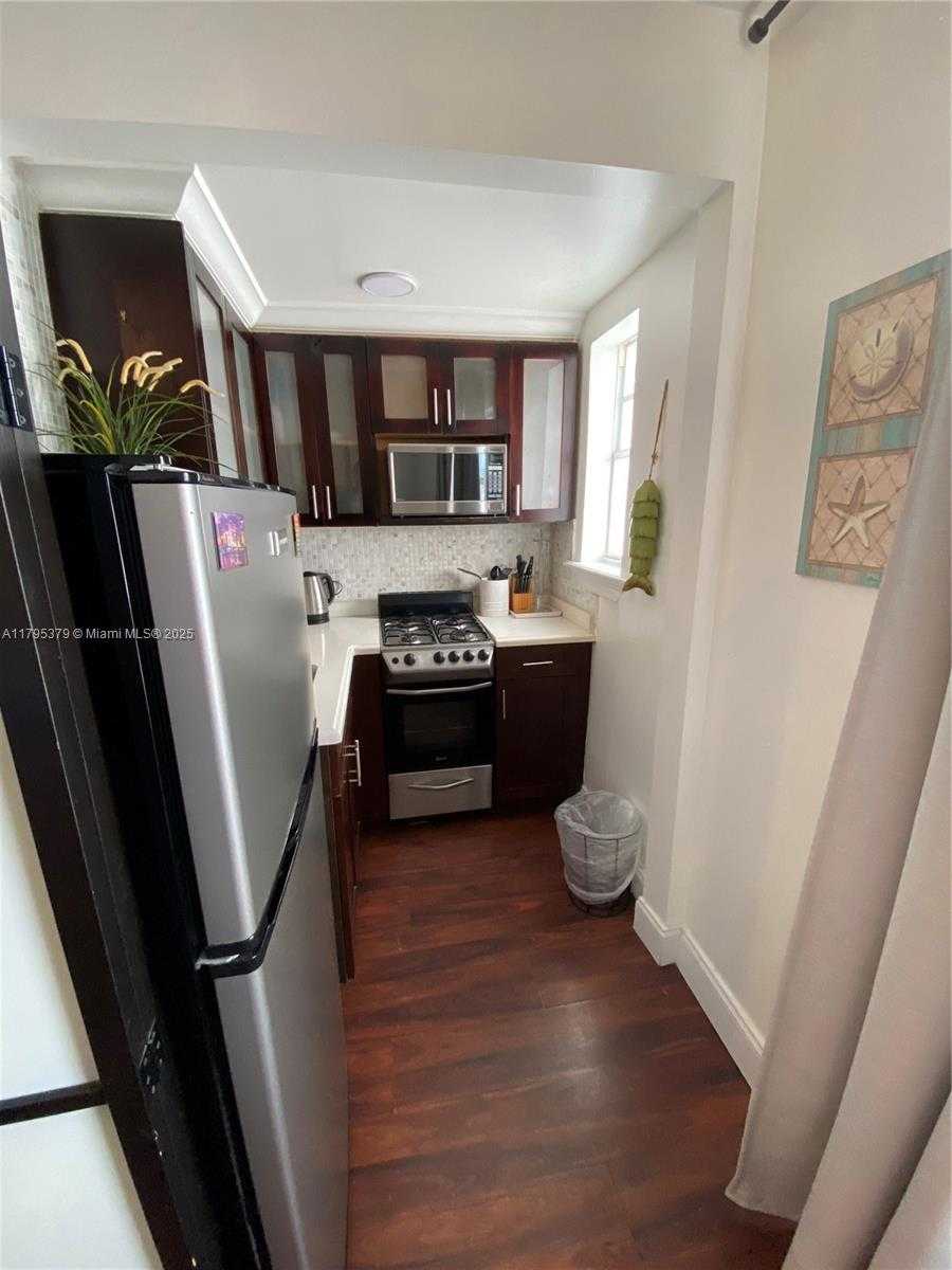 Small Image of 335 OCEAN DR #228, Miami Beach Number 7