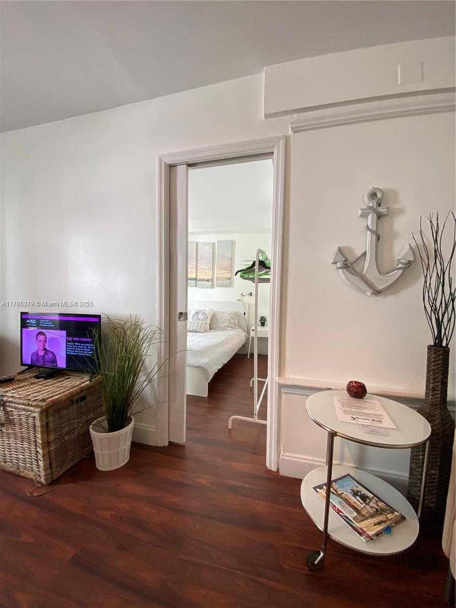 Small Image of 335 OCEAN DR #228, Miami Beach Number 8