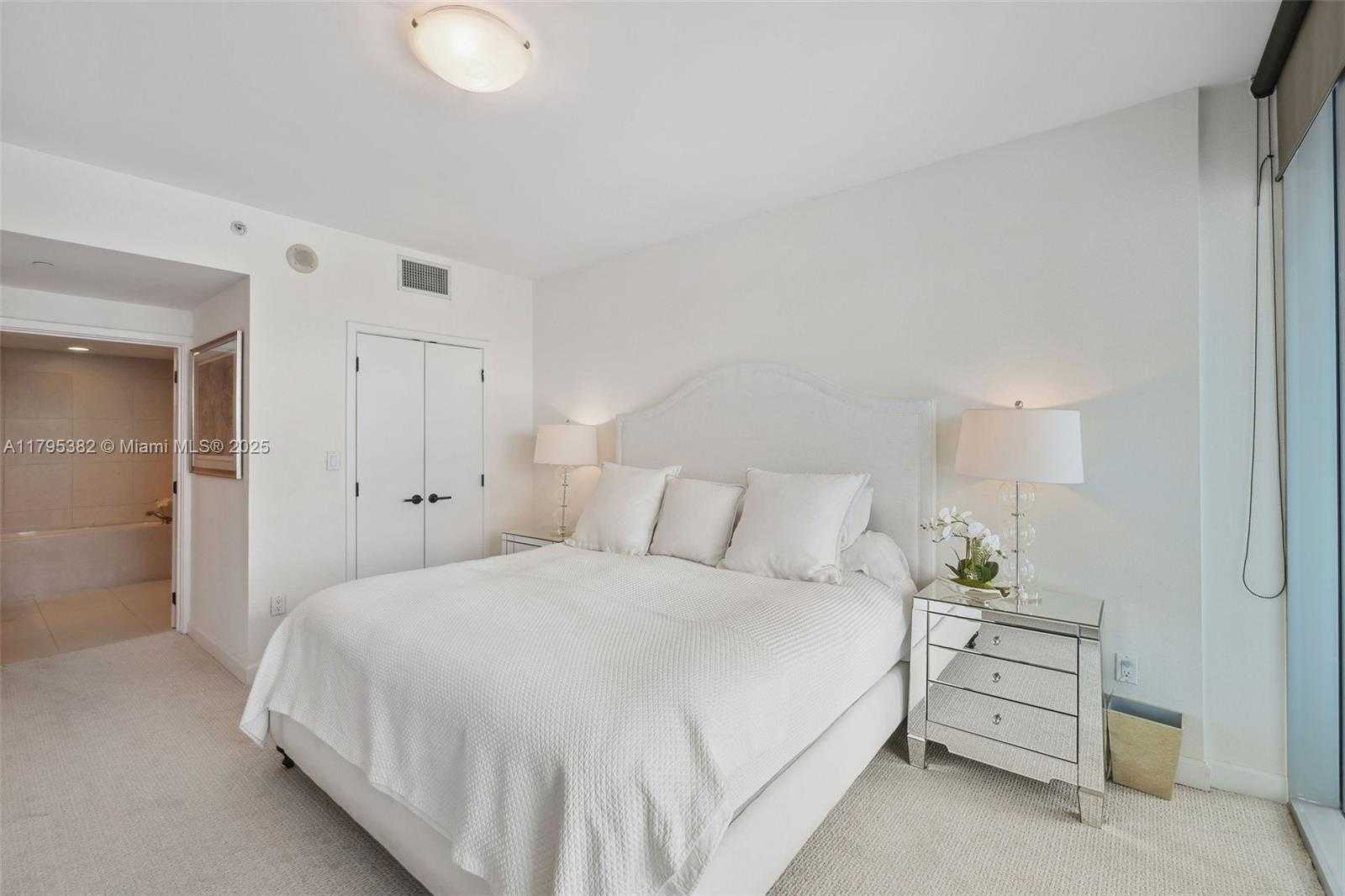 Small Image of 6799 COLLINS AVE #1106, Miami Beach Number 15
