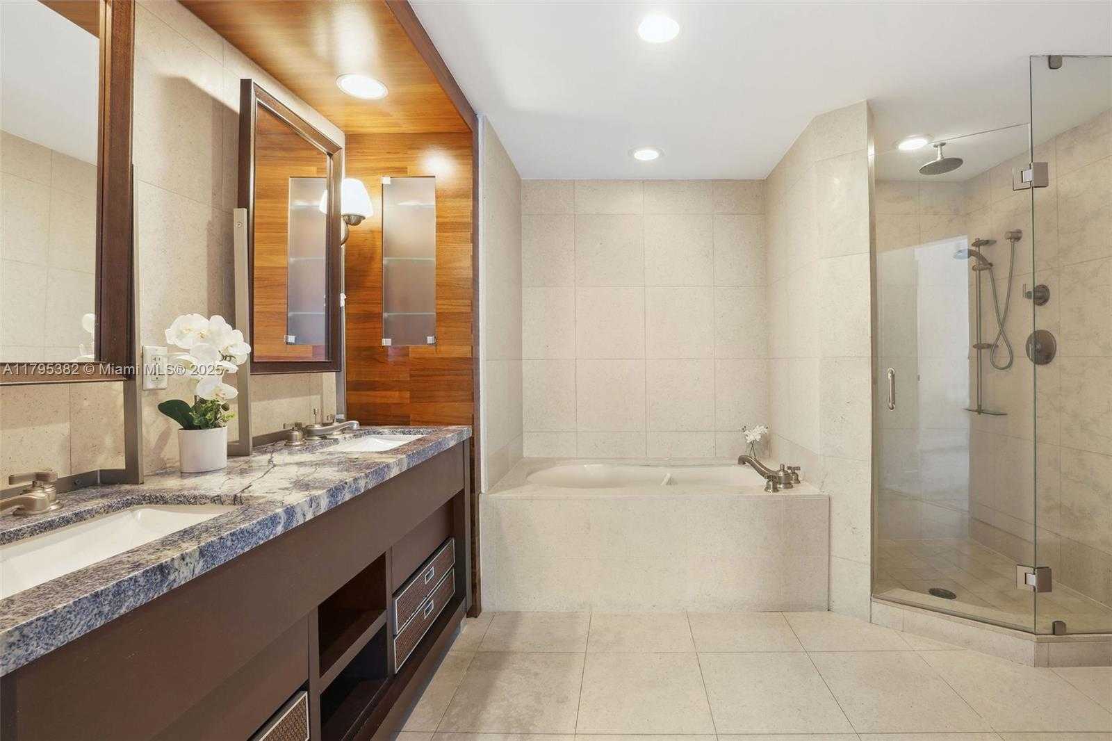 Small Image of 6799 COLLINS AVE #1106, Miami Beach Number 17