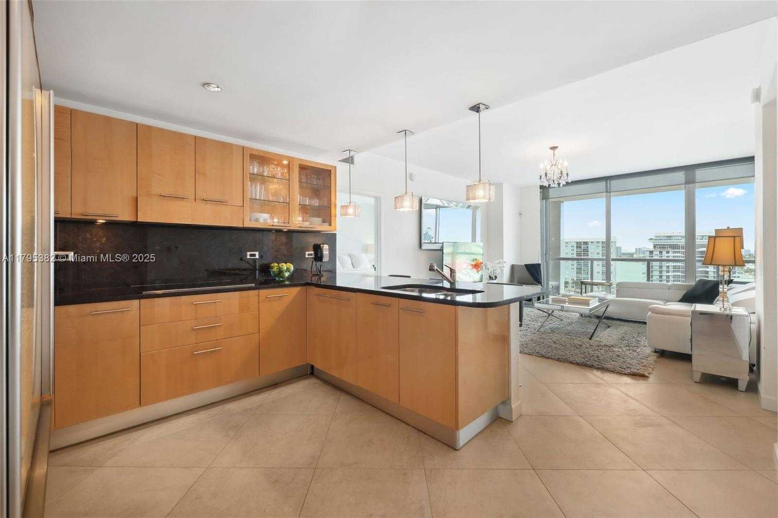 Small Image of 6799 COLLINS AVE #1106, Miami Beach Number 3