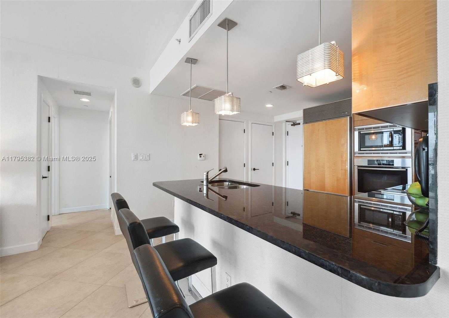 Small Image of 6799 COLLINS AVE #1106, Miami Beach Number 5