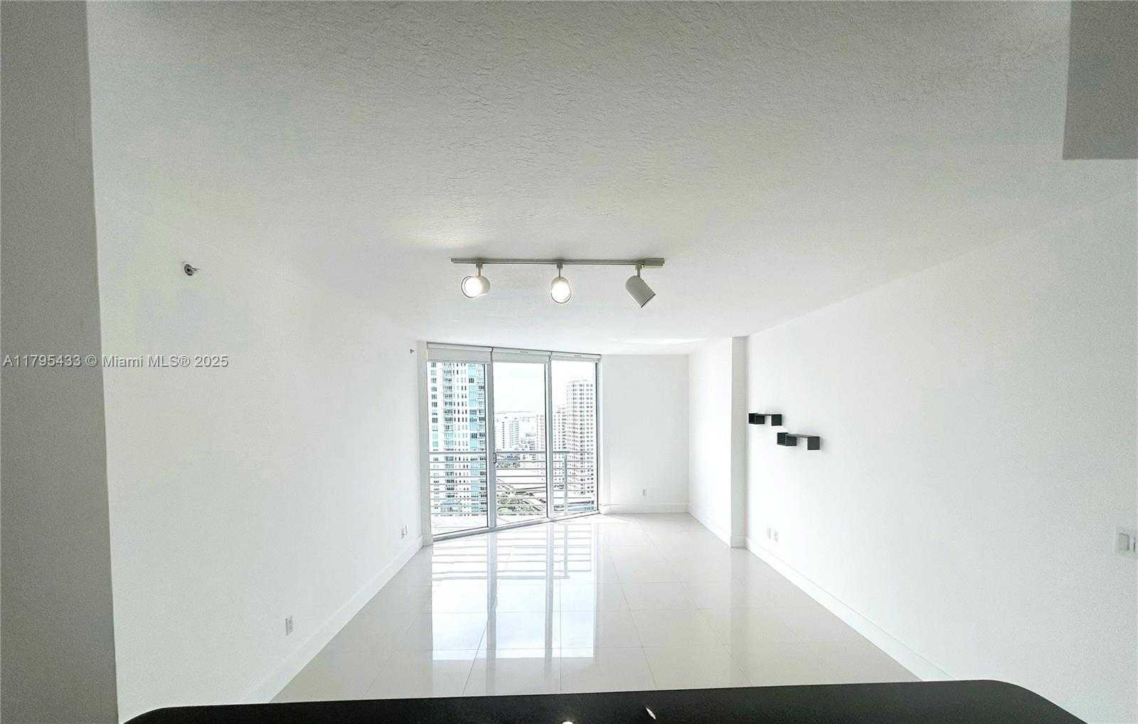 Small Image of 325 SOUTH BISCAYNE BLVD #2917, Miami Number 11