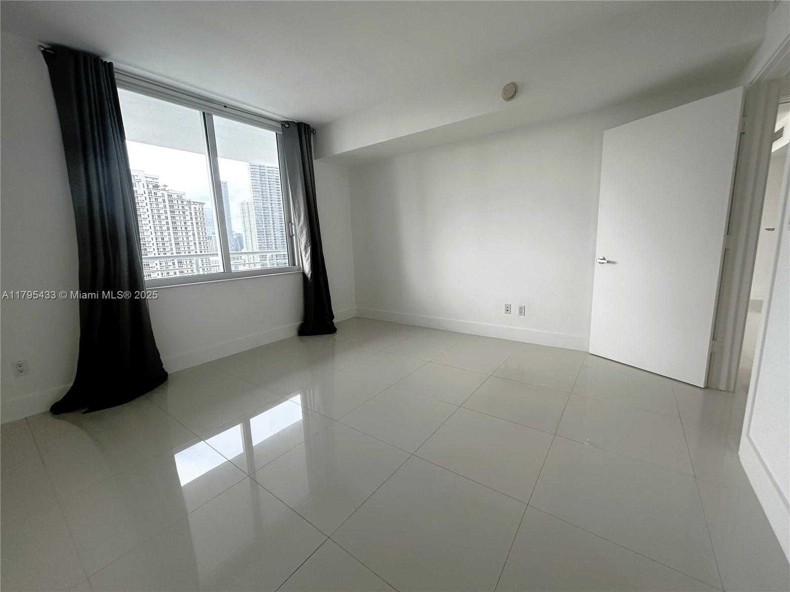 Small Image of 325 SOUTH BISCAYNE BLVD #2917, Miami Number 15