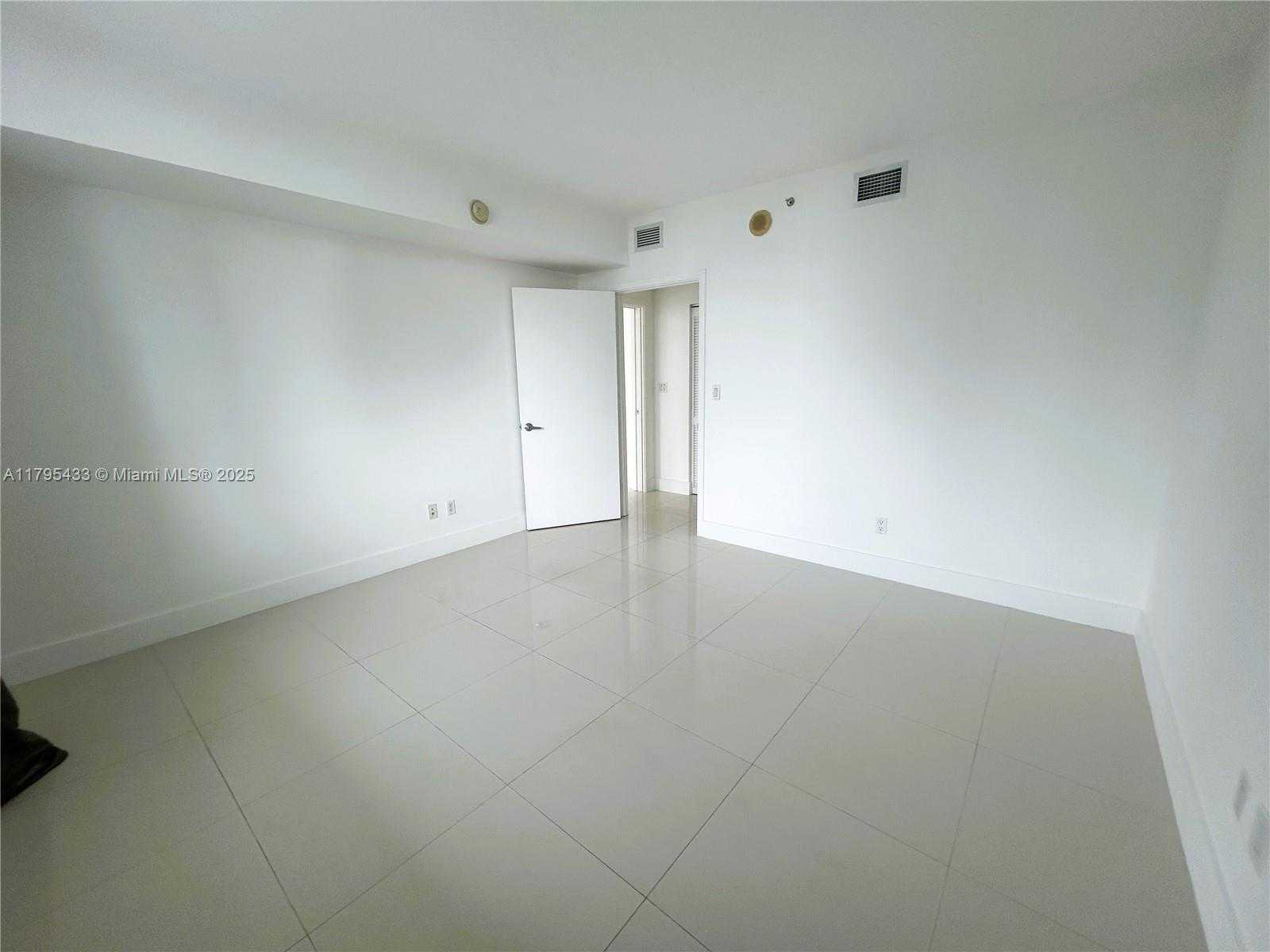 Small Image of 325 SOUTH BISCAYNE BLVD #2917, Miami Number 17