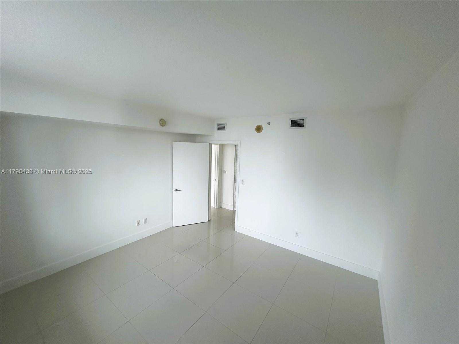 Small Image of 325 SOUTH BISCAYNE BLVD #2917, Miami Number 18