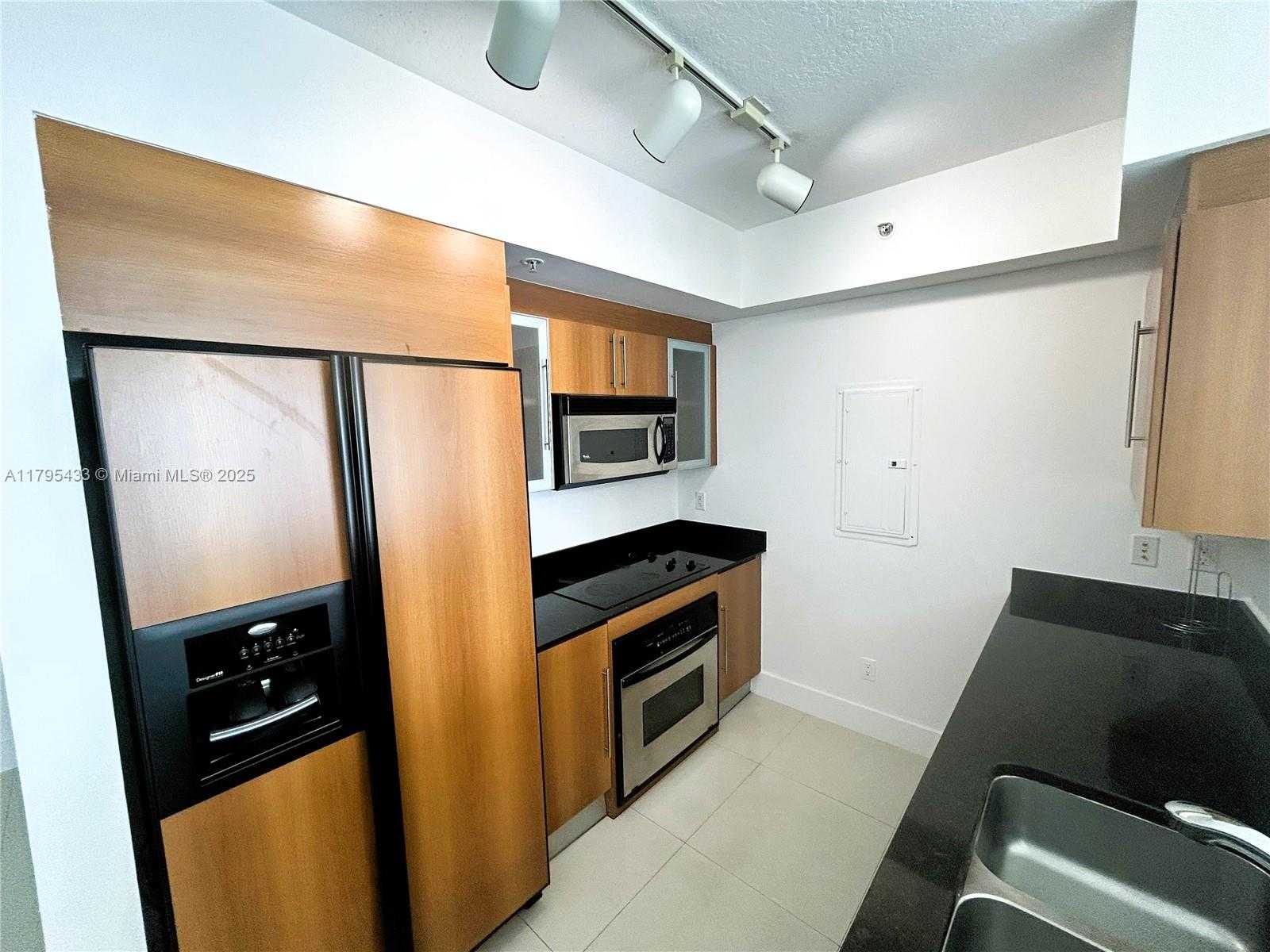 Small Image of 325 SOUTH BISCAYNE BLVD #2917, Miami Number 4