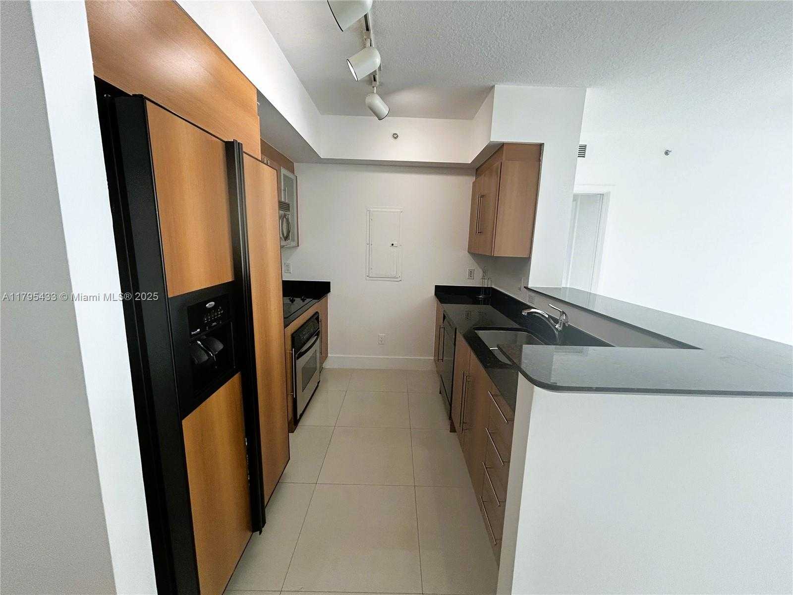 Small Image of 325 SOUTH BISCAYNE BLVD #2917, Miami Number 5