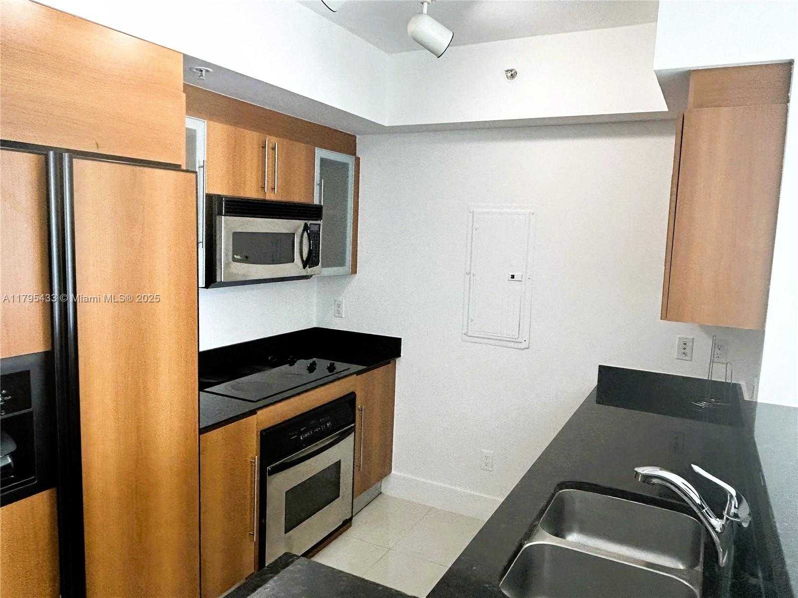 Small Image of 325 SOUTH BISCAYNE BLVD #2917, Miami Number 6