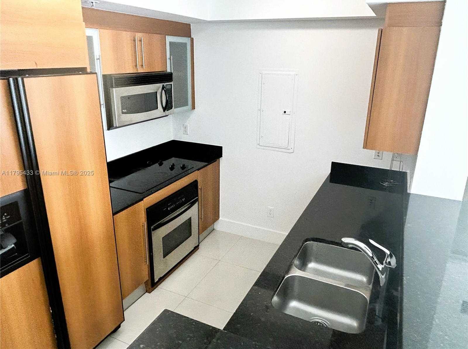 Small Image of 325 SOUTH BISCAYNE BLVD #2917, Miami Number 7