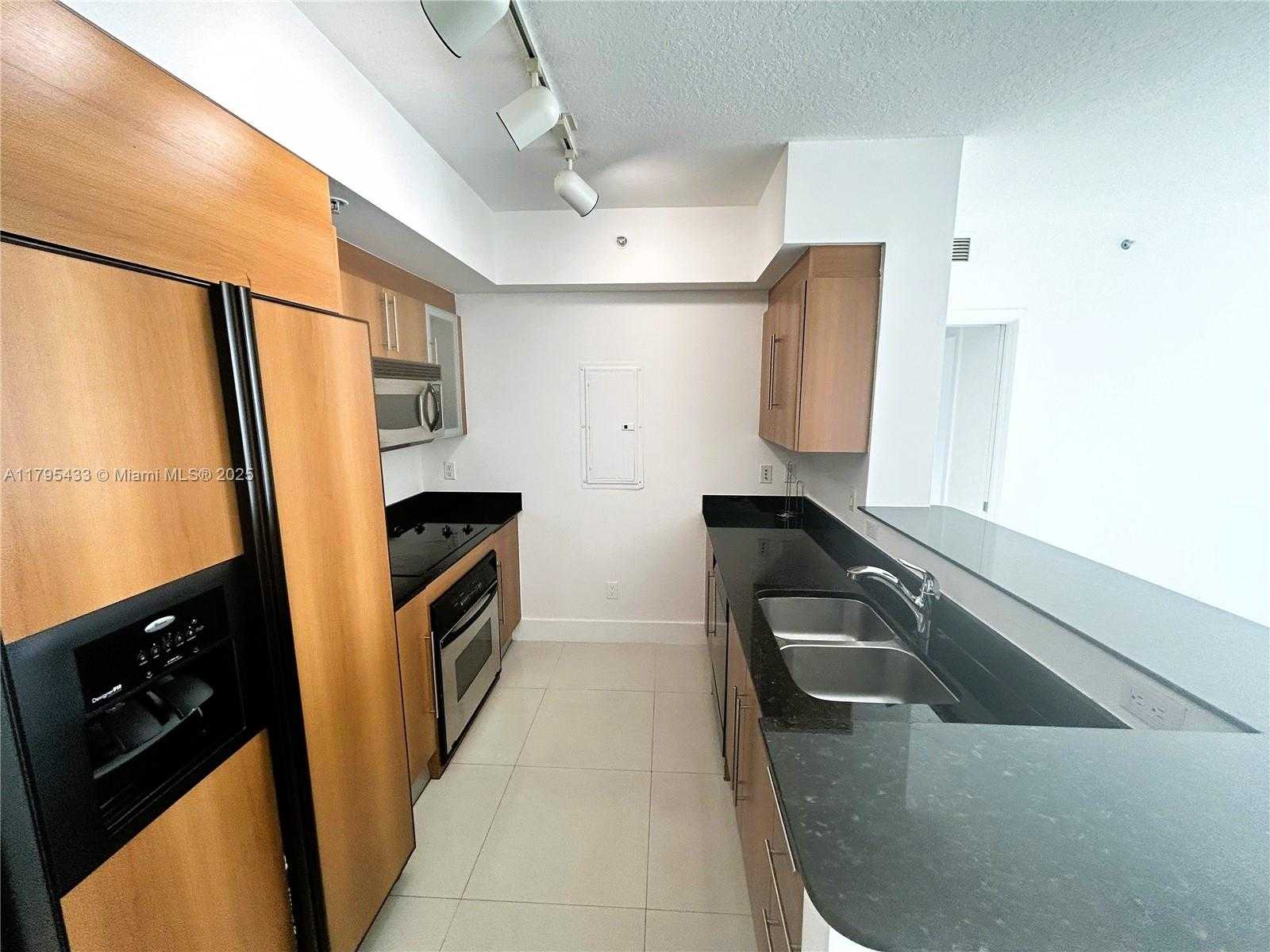 Small Image of 325 SOUTH BISCAYNE BLVD #2917, Miami Number 8