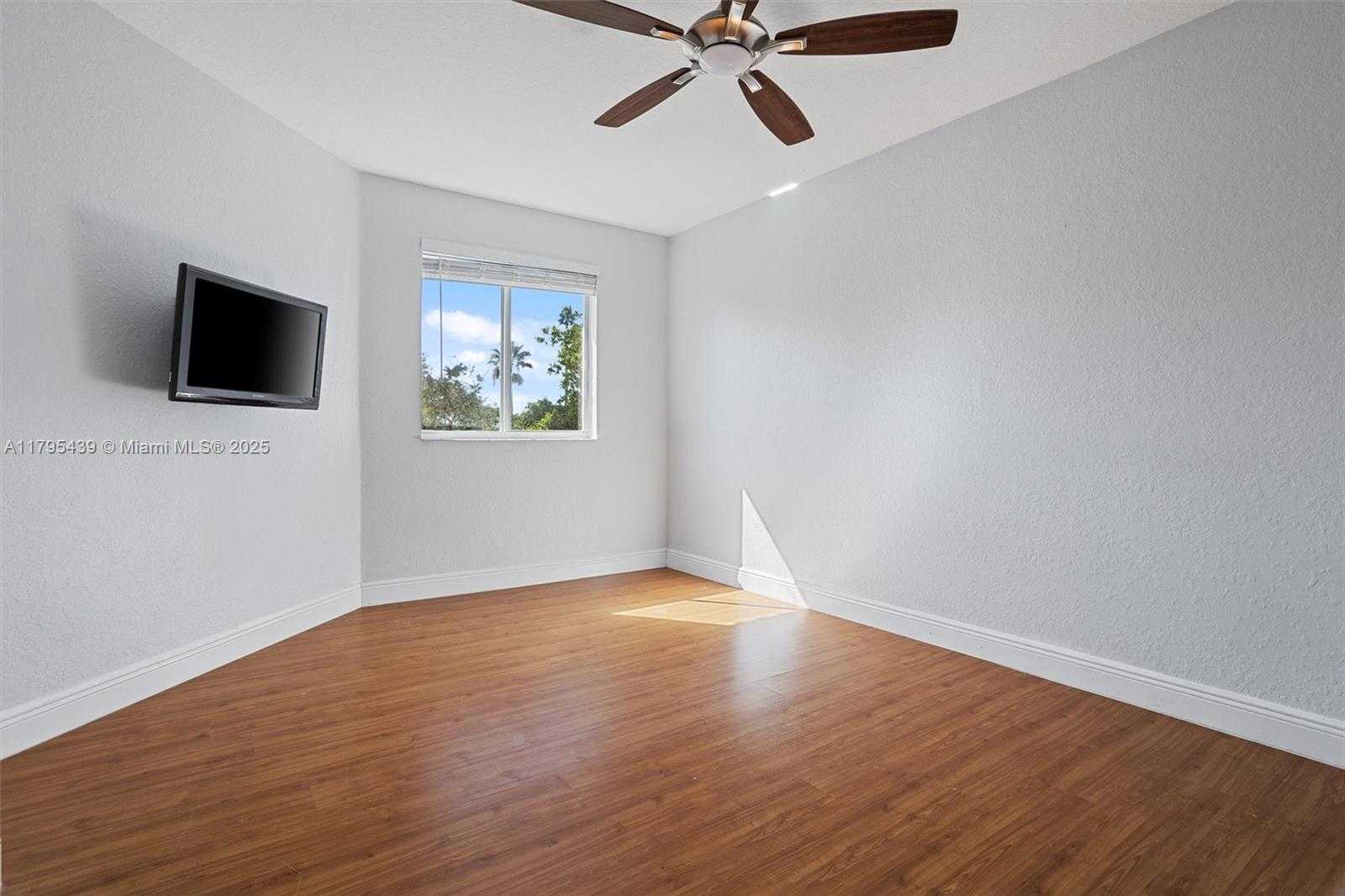 Small Image of 5761 NORTH WEST 115TH CT #105, Doral Number 14