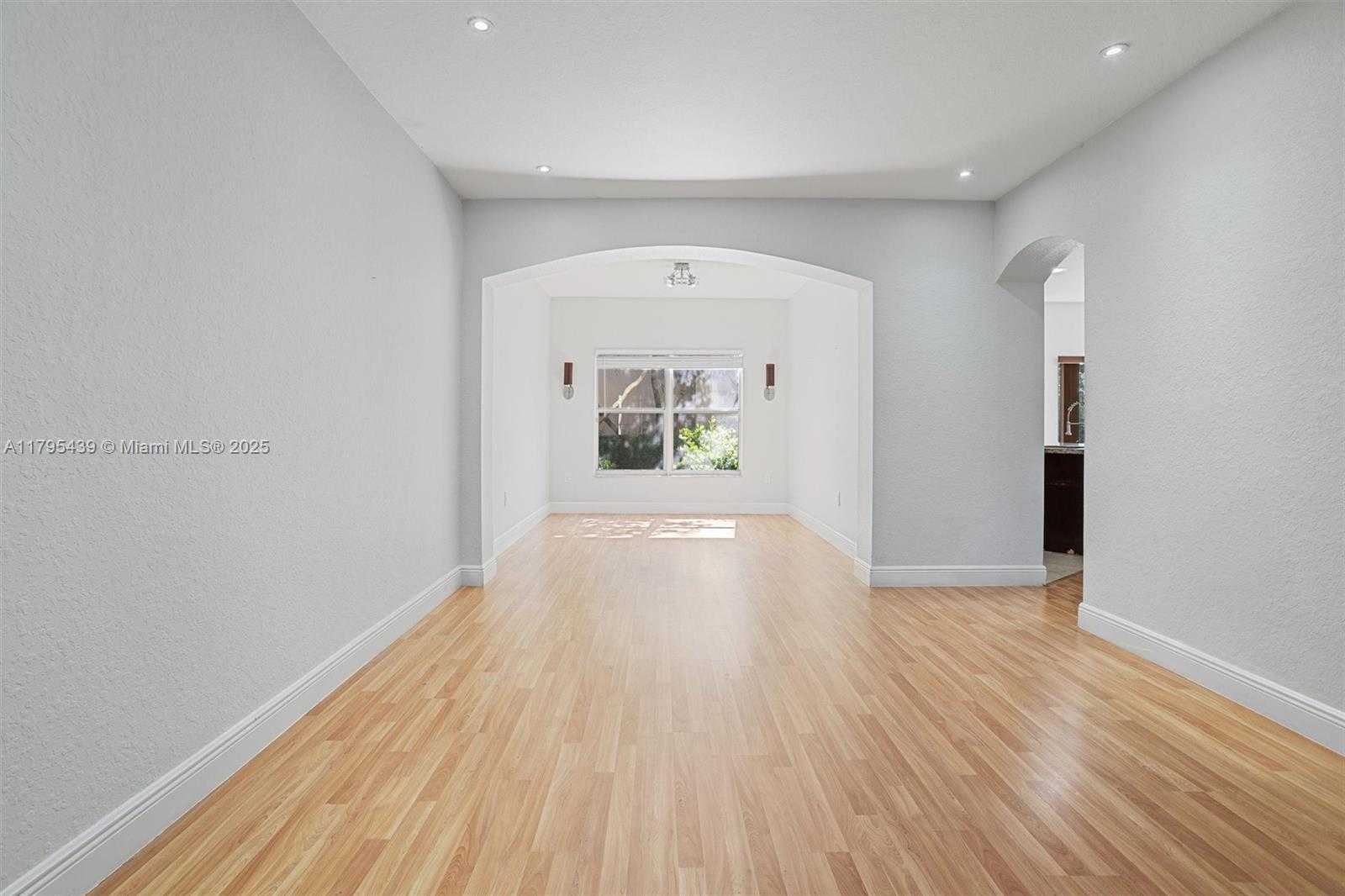Small Image of 5761 NORTH WEST 115TH CT #105, Doral Number 6