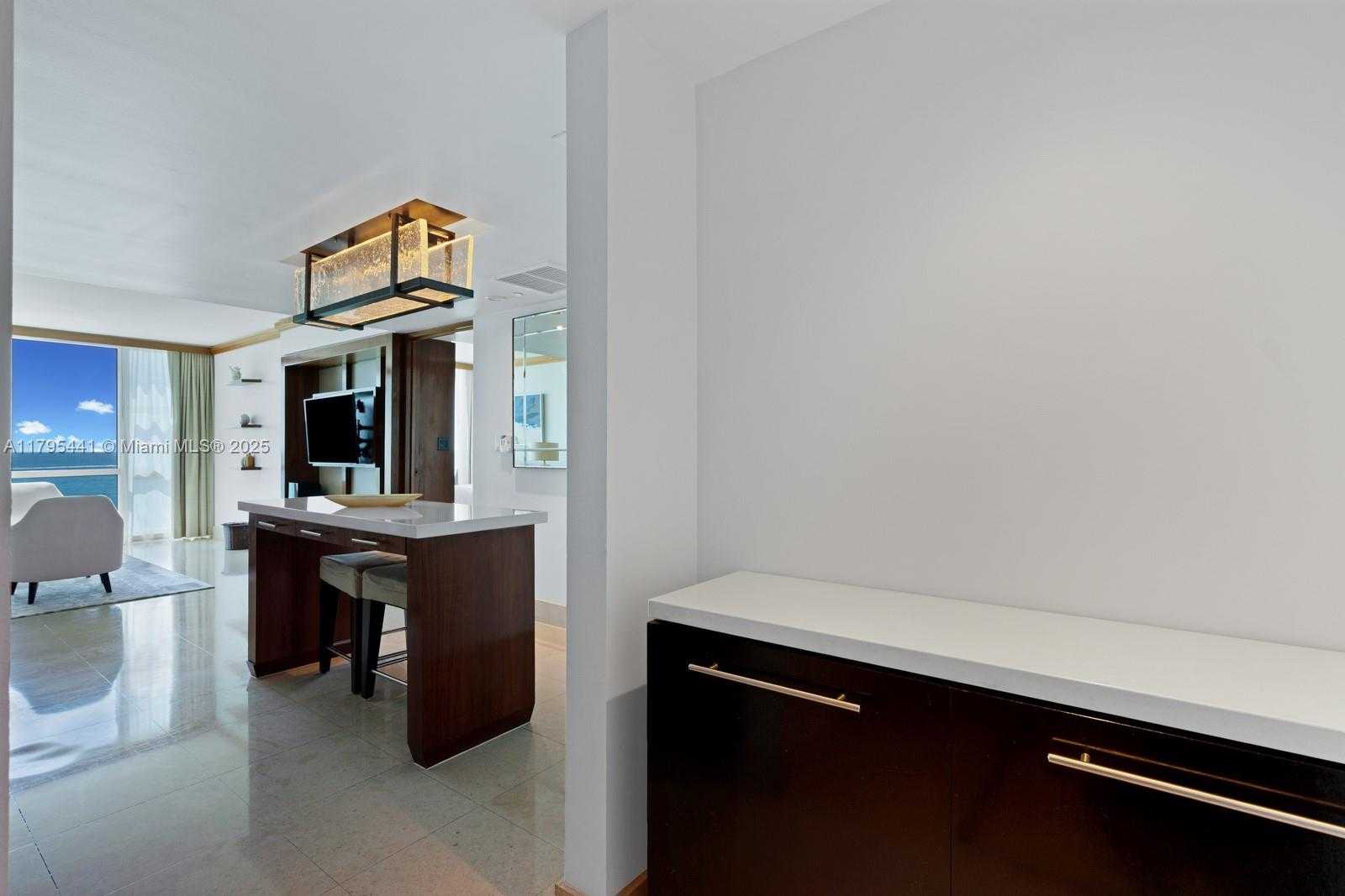 Small Image of 6801 COLLINS AVE #605, Miami Beach Number 3