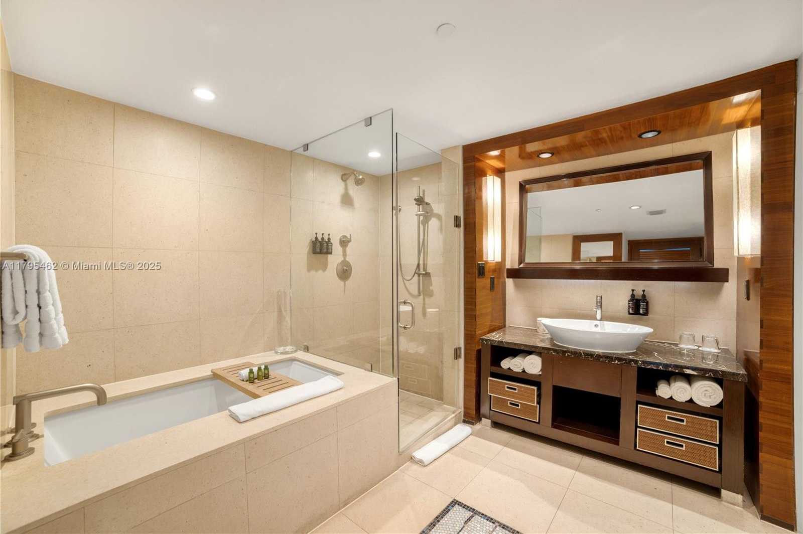 Small Image of 6801 COLLINS AVE #1014, Miami Beach Number 15