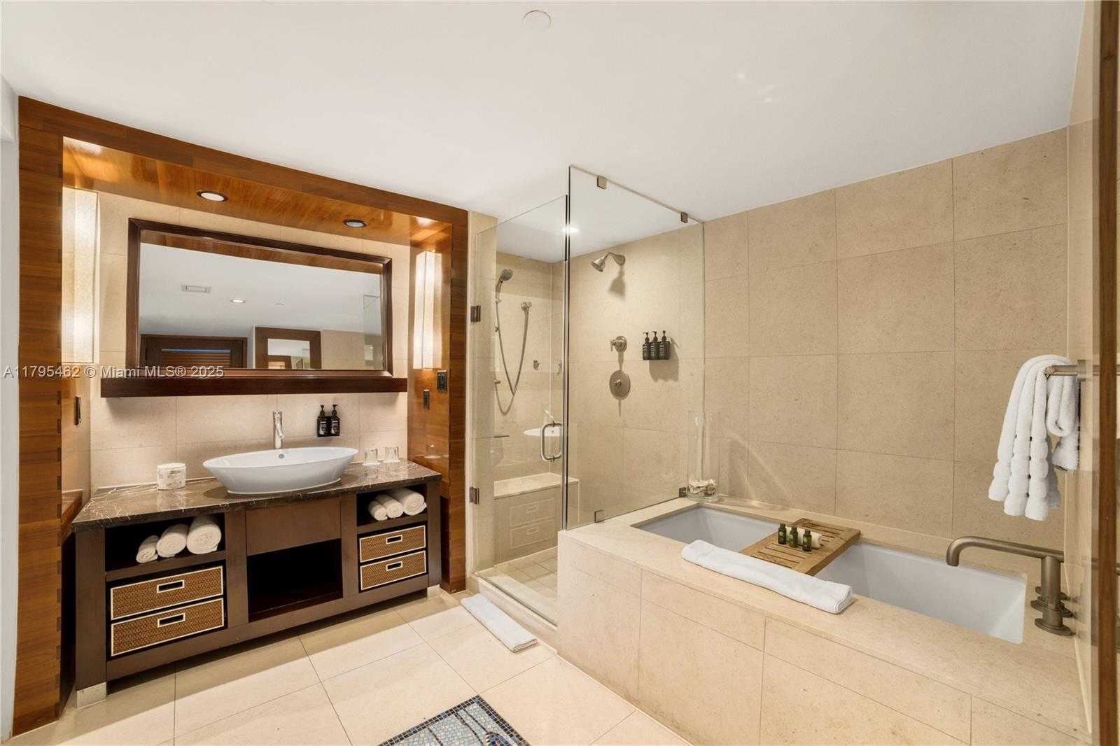 Small Image of 6801 COLLINS AVE #1014, Miami Beach Number 16
