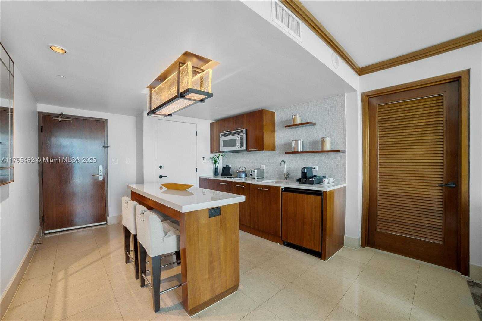 Small Image of 6801 COLLINS AVE #1014, Miami Beach Number 9