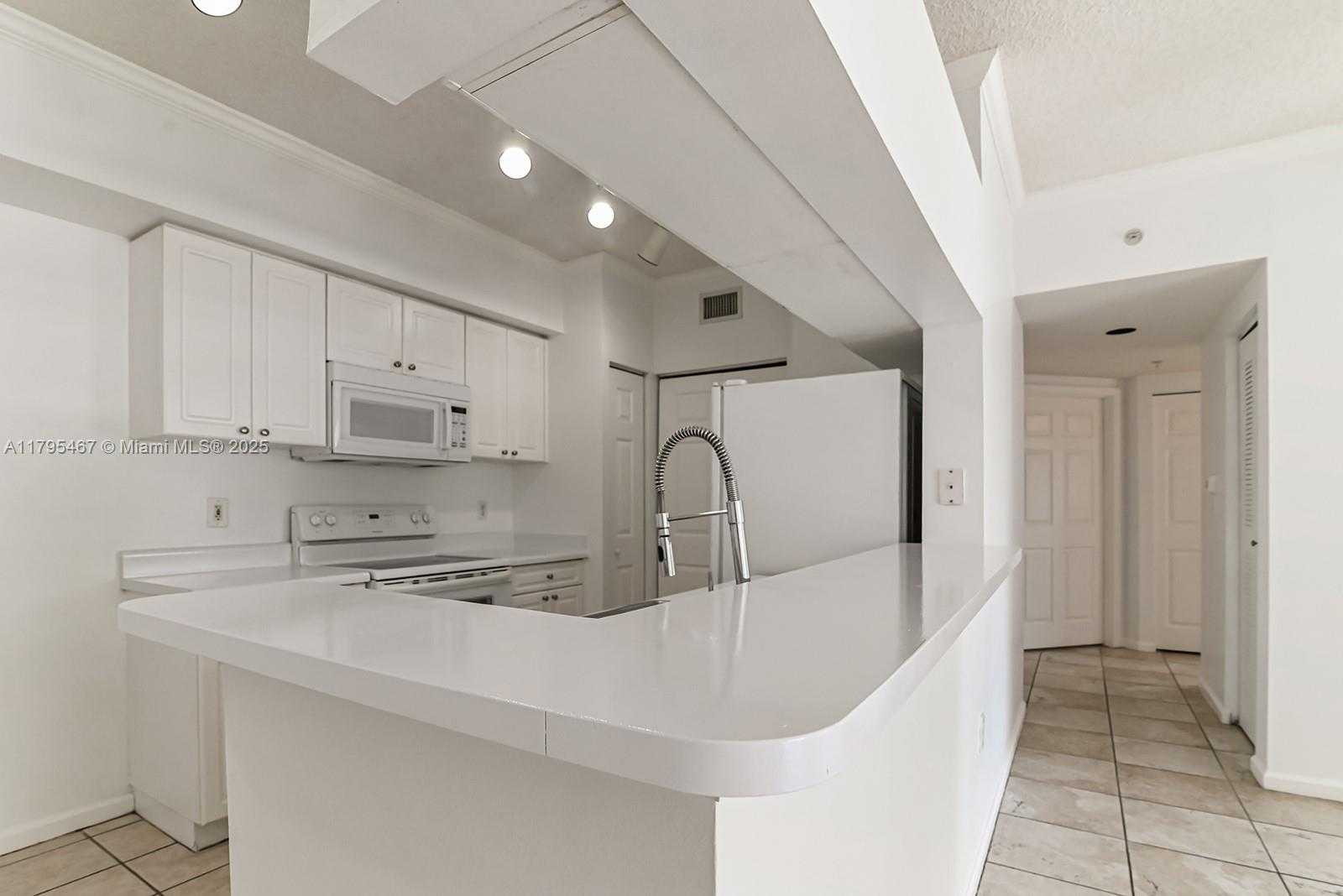 Small Image of 17125 NORTH BAY RD #3307, Sunny Isles Beach Number 10