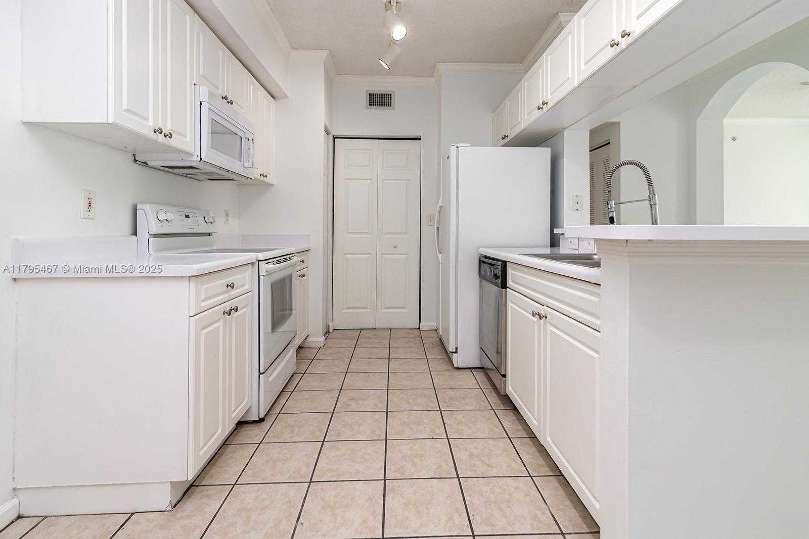 Small Image of 17125 NORTH BAY RD #3307, Sunny Isles Beach Number 13