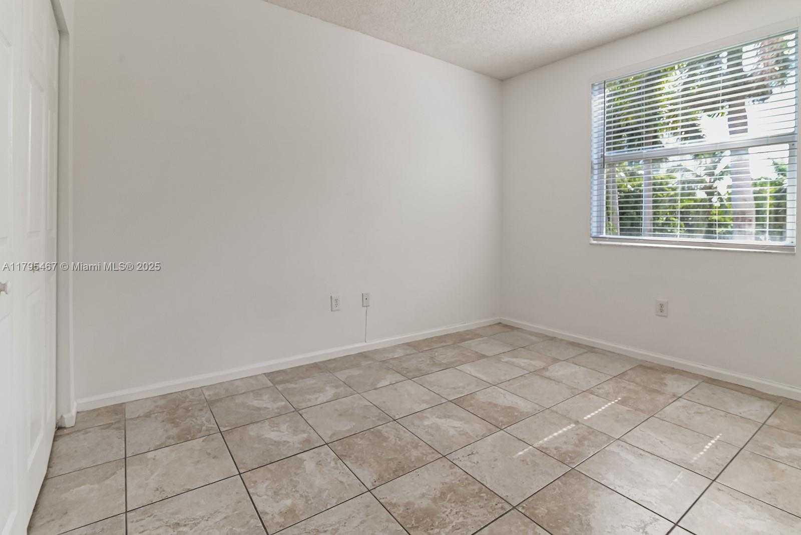 Small Image of 17125 NORTH BAY RD #3307, Sunny Isles Beach Number 23