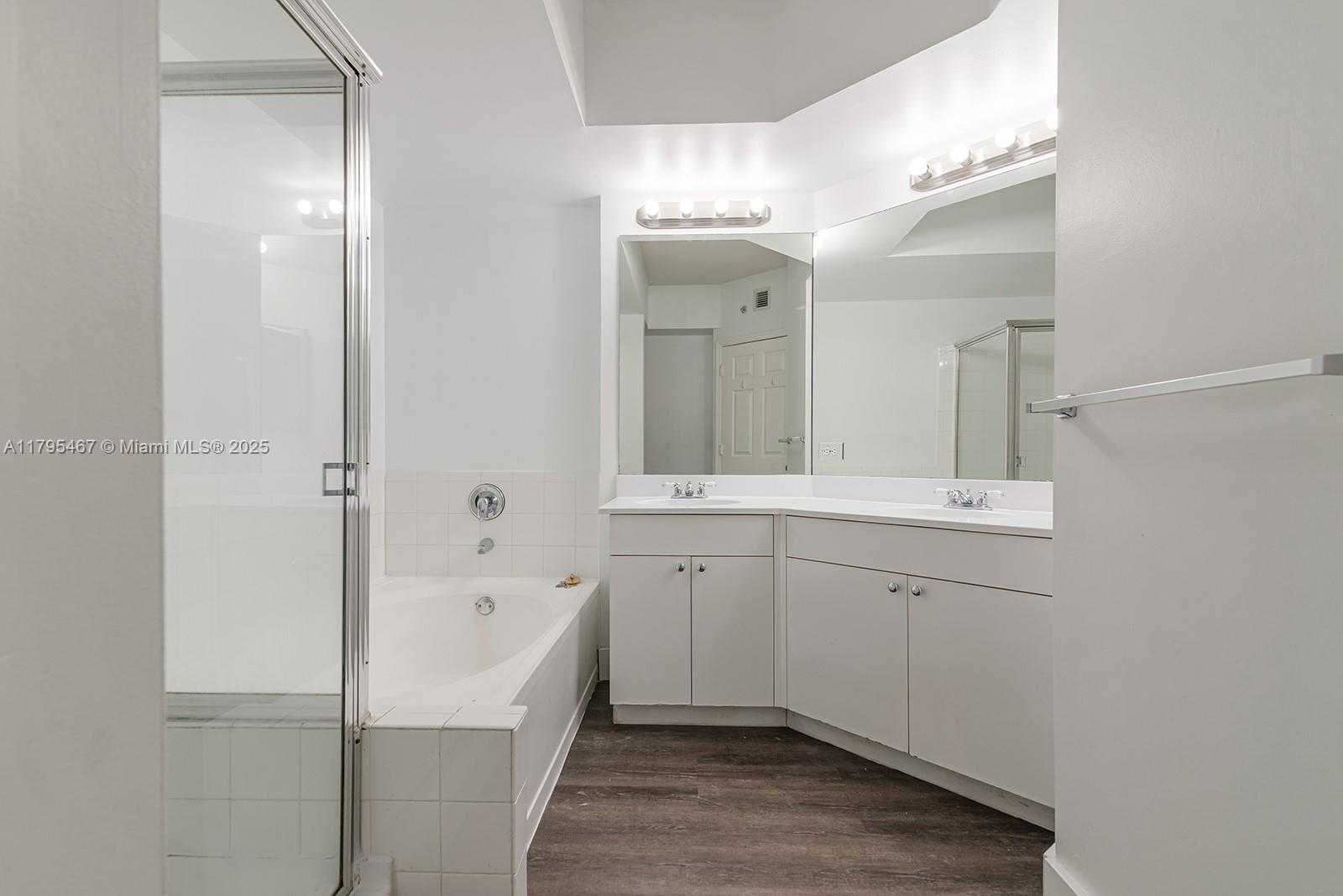 Small Image of 17125 NORTH BAY RD #3307, Sunny Isles Beach Number 26