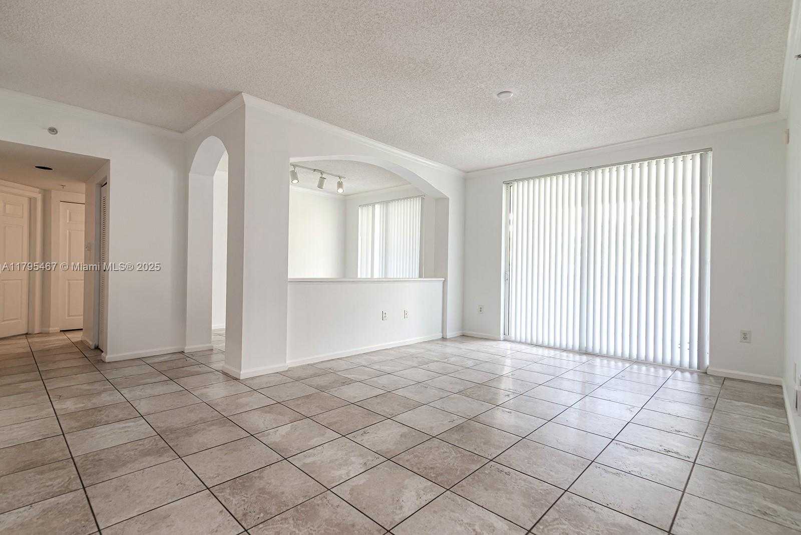Small Image of 17125 NORTH BAY RD #3307, Sunny Isles Beach Number 6