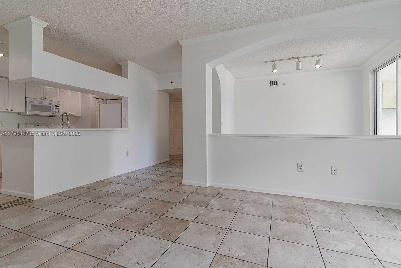 Small Image of 17125 NORTH BAY RD #3307, Sunny Isles Beach Number 9
