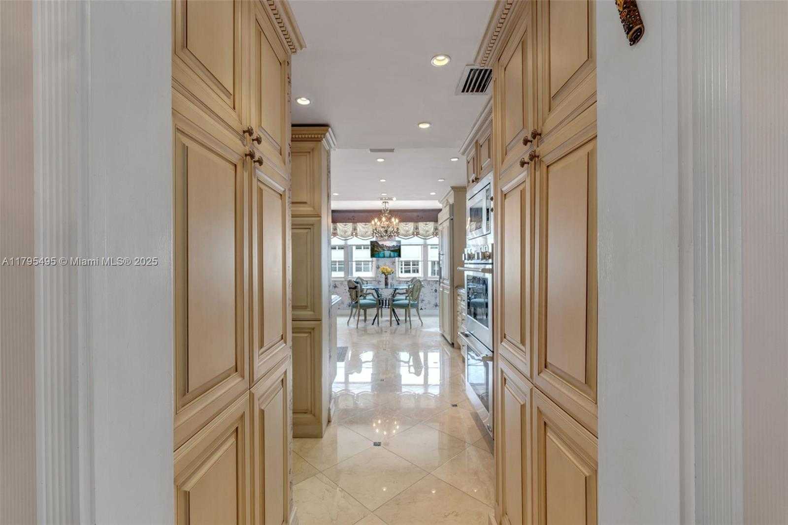 Small Image of 5660 COLLINS AVE #7E, Miami Beach Number 10