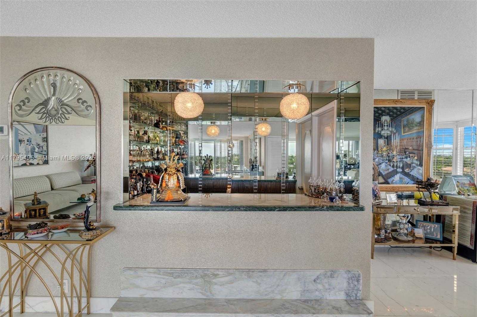 Small Image of 5660 COLLINS AVE #7E, Miami Beach Number 14