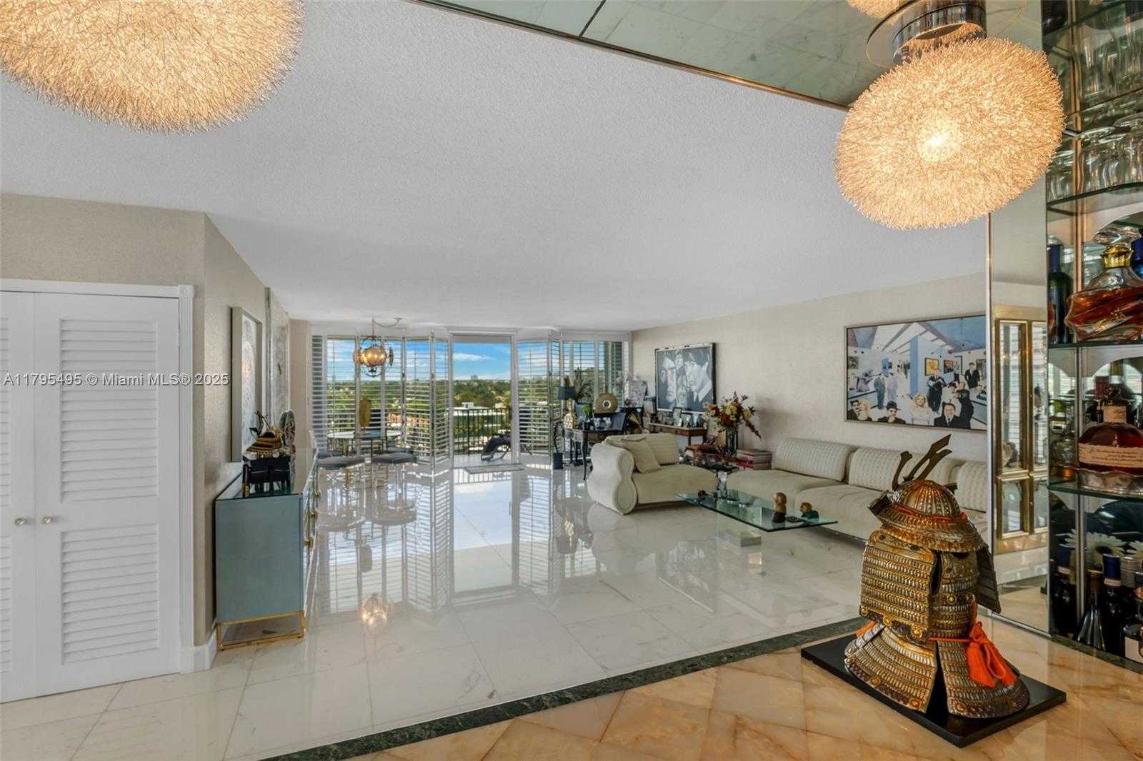 Small Image of 5660 COLLINS AVE #7E, Miami Beach Number 16