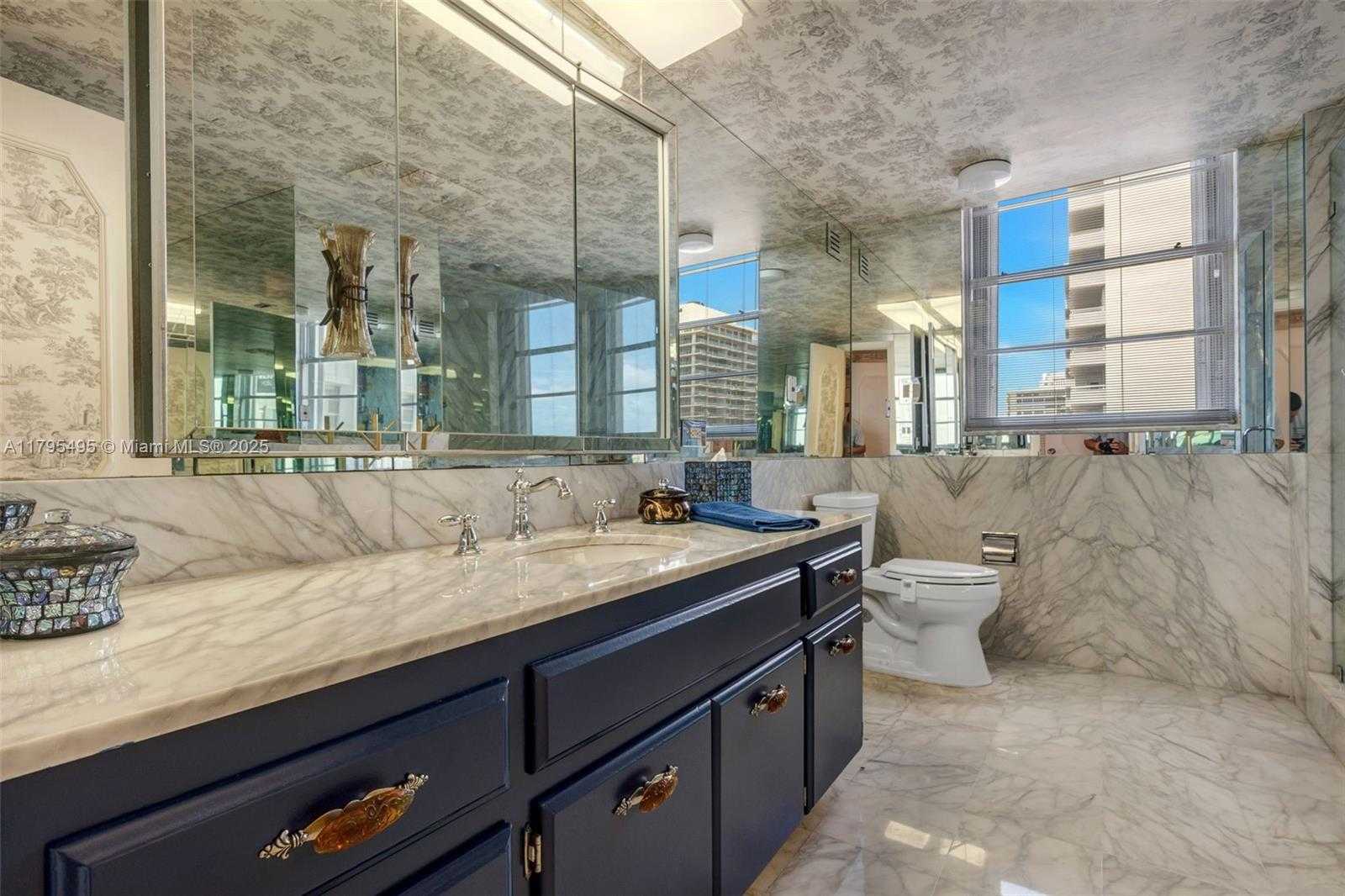 Small Image of 5660 COLLINS AVE #7E, Miami Beach Number 19