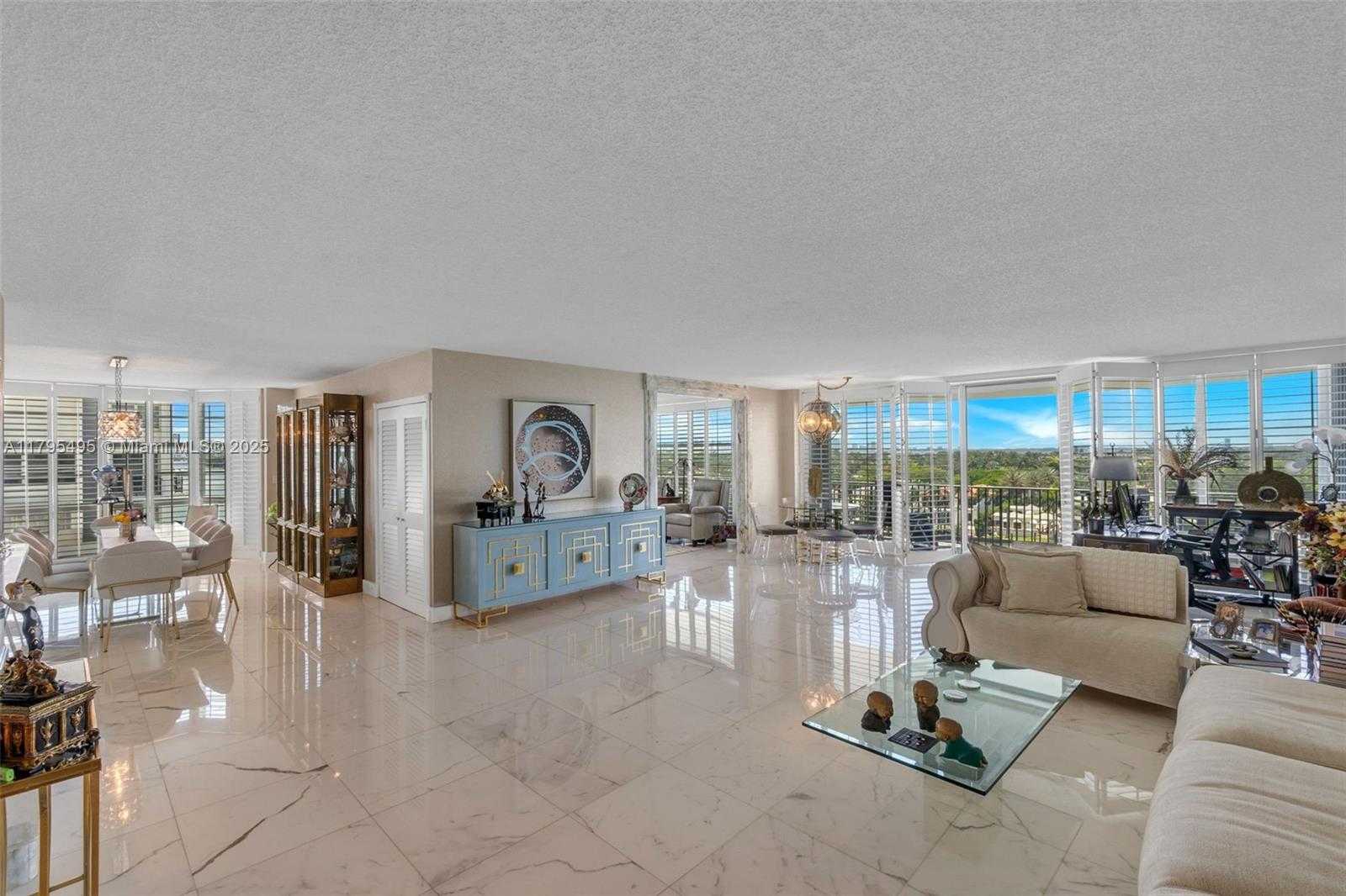 Small Image of 5660 COLLINS AVE #7E, Miami Beach Number 2