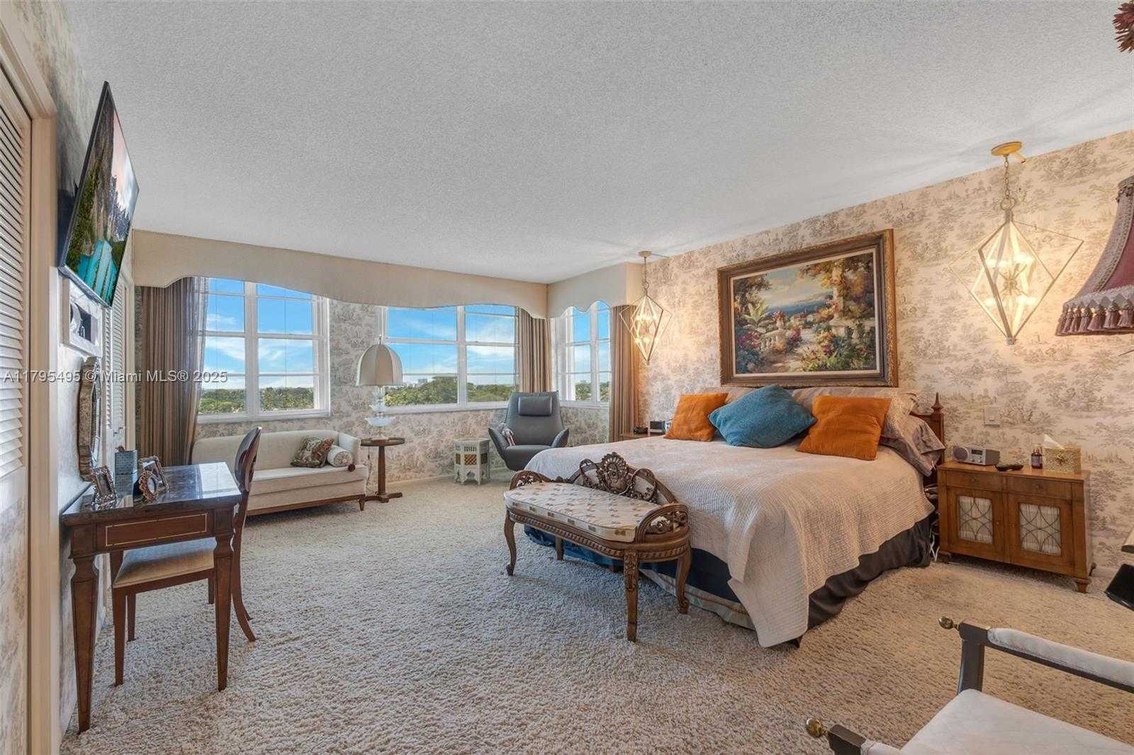 Small Image of 5660 COLLINS AVE #7E, Miami Beach Number 21