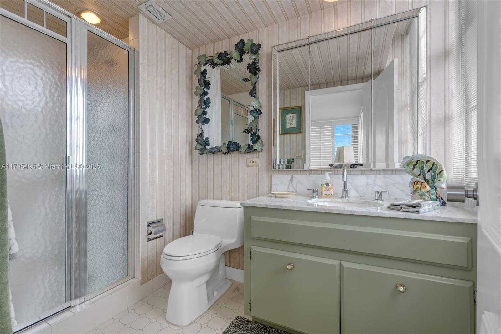 Small Image of 5660 COLLINS AVE #7E, Miami Beach Number 24