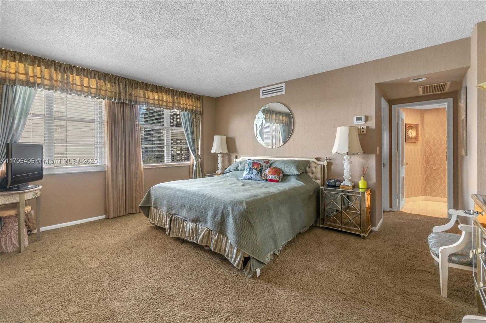 Small Image of 5660 COLLINS AVE #7E, Miami Beach Number 25