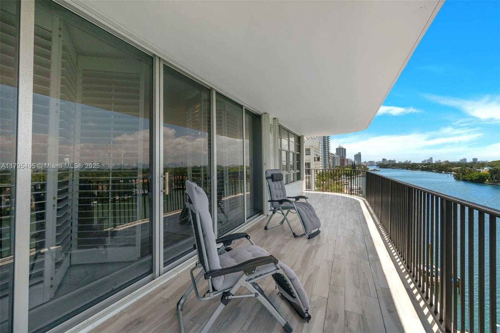 Small Image of 5660 COLLINS AVE #7E, Miami Beach Number 31