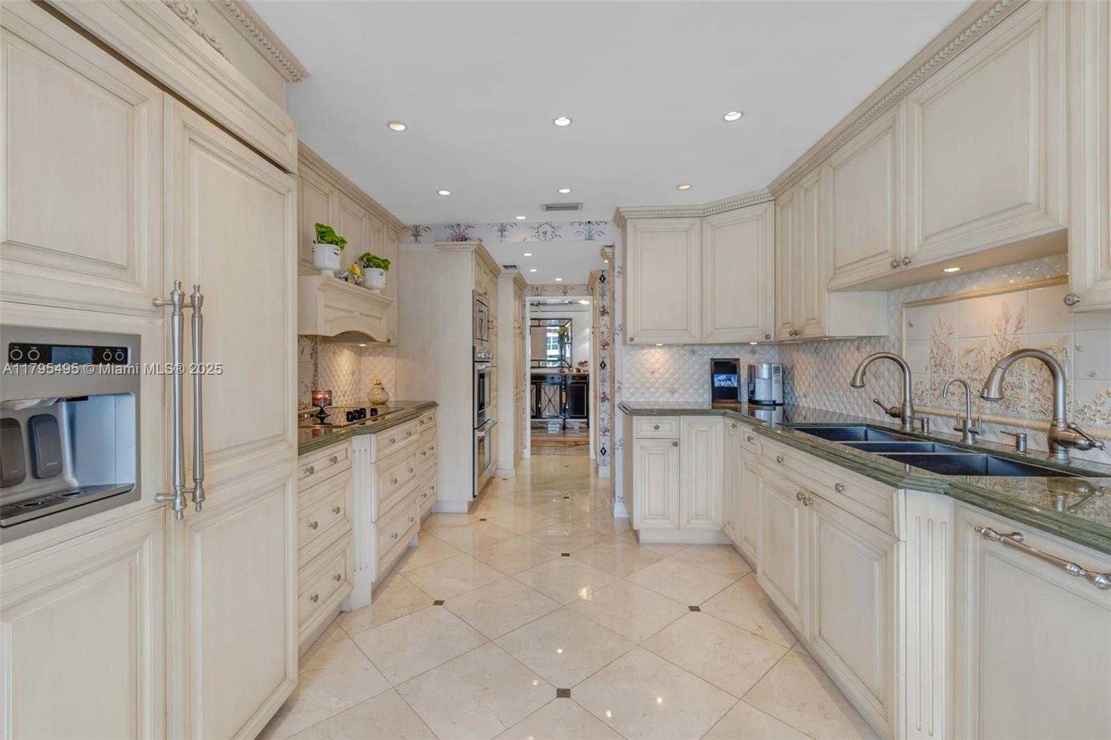 Small Image of 5660 COLLINS AVE #7E, Miami Beach Number 4