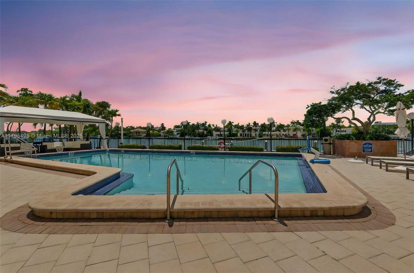 Small Image of 5660 COLLINS AVE #7E, Miami Beach Number 41
