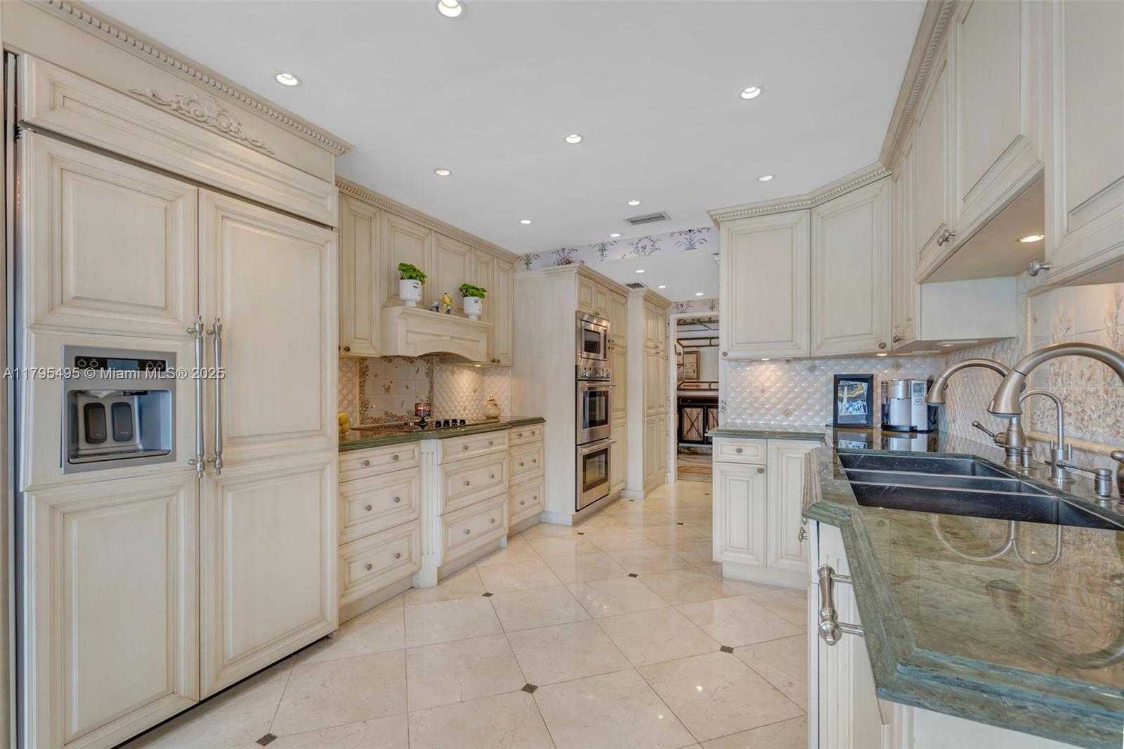 Small Image of 5660 COLLINS AVE #7E, Miami Beach Number 5