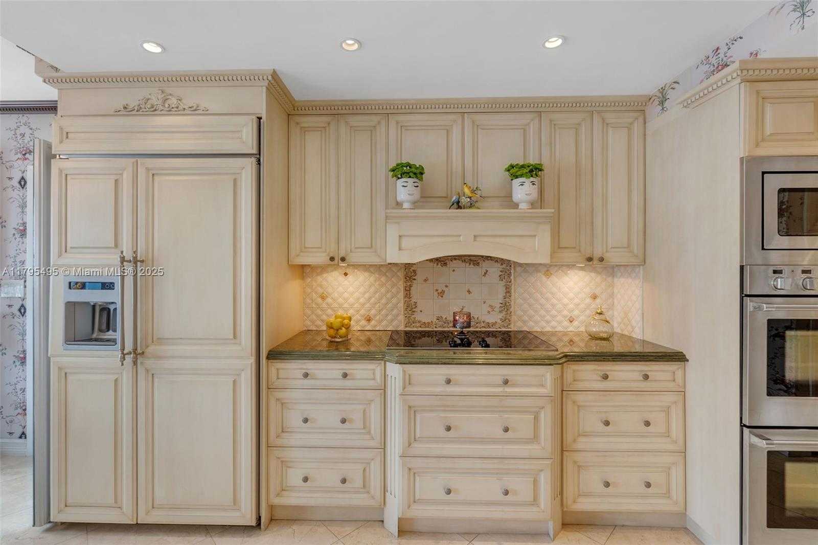 Small Image of 5660 COLLINS AVE #7E, Miami Beach Number 6