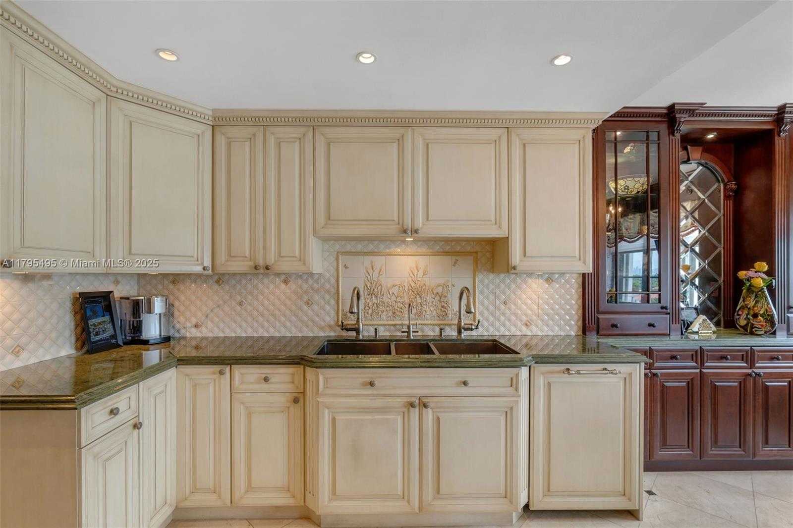 Small Image of 5660 COLLINS AVE #7E, Miami Beach Number 7